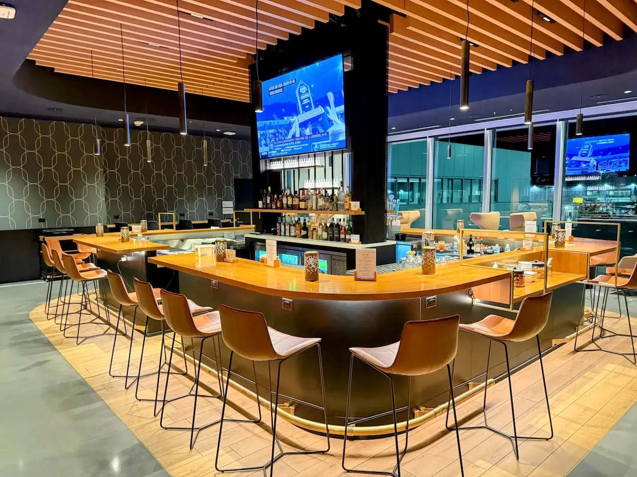 Alaska Airlines Lounge SFO Bar