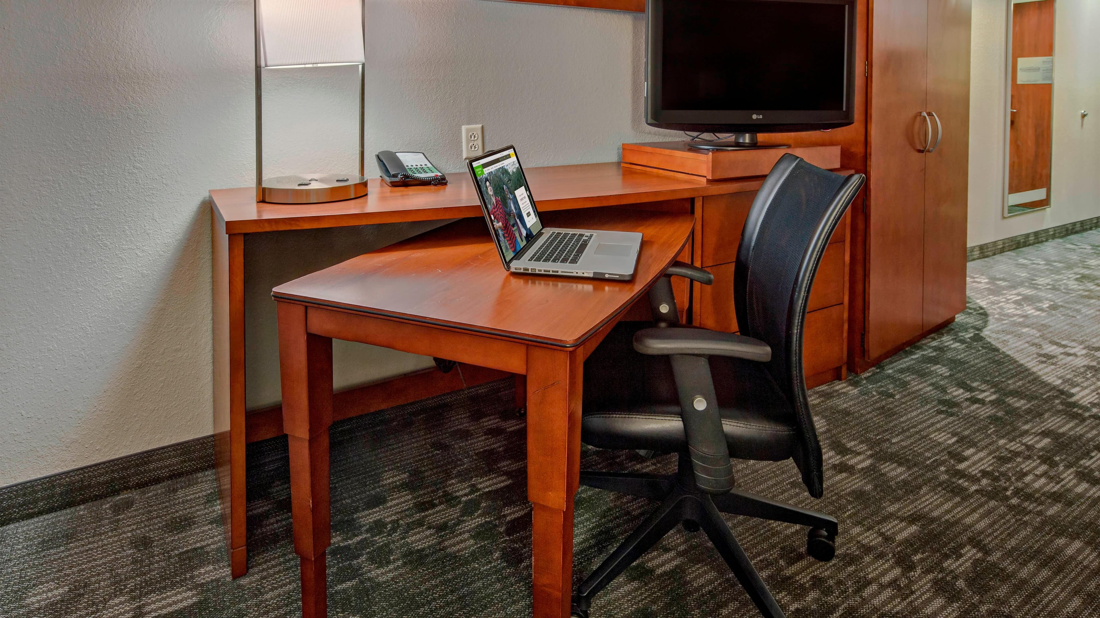 King Guest Room - Image 3