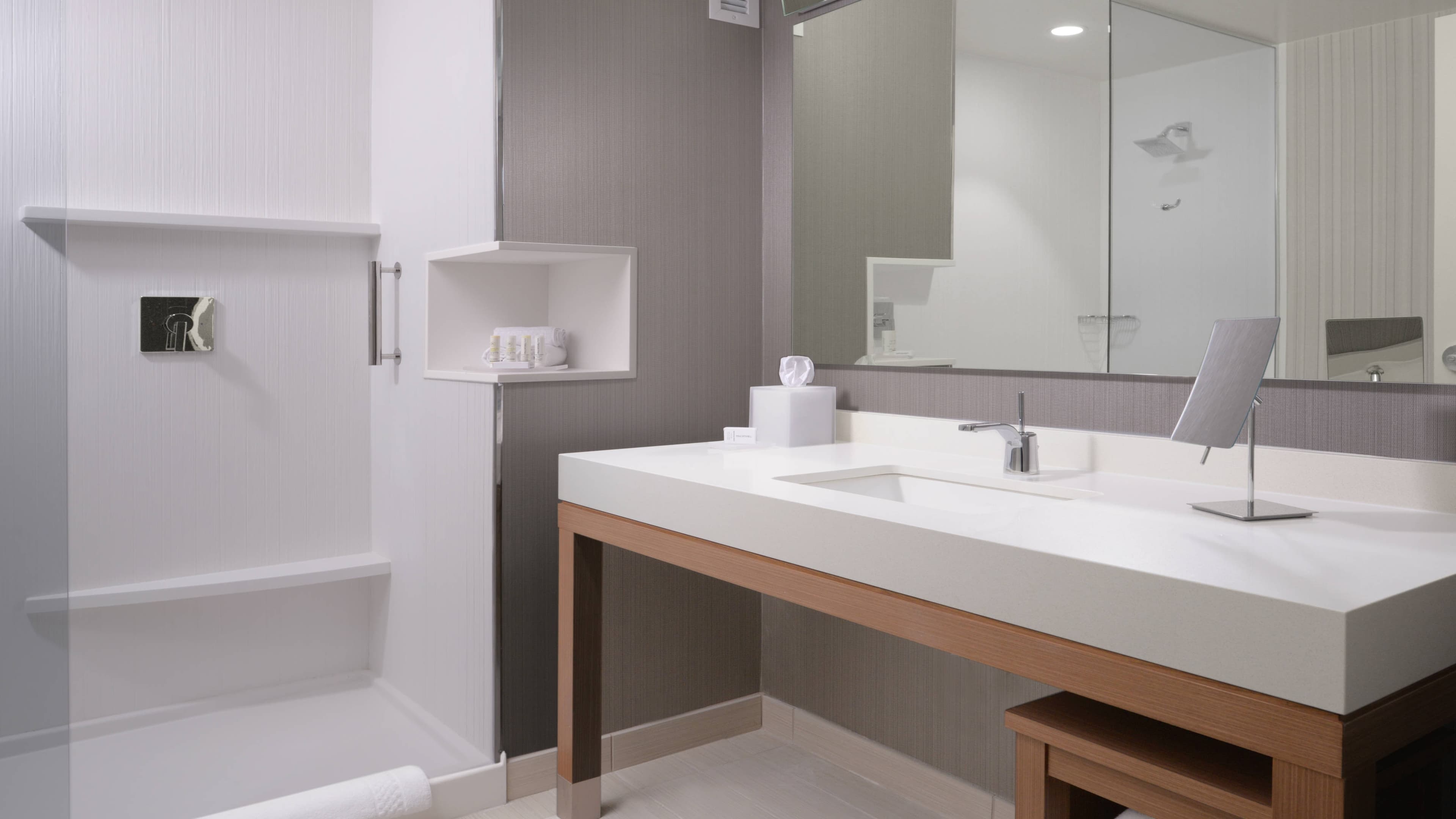 King Guest Room - Image 2