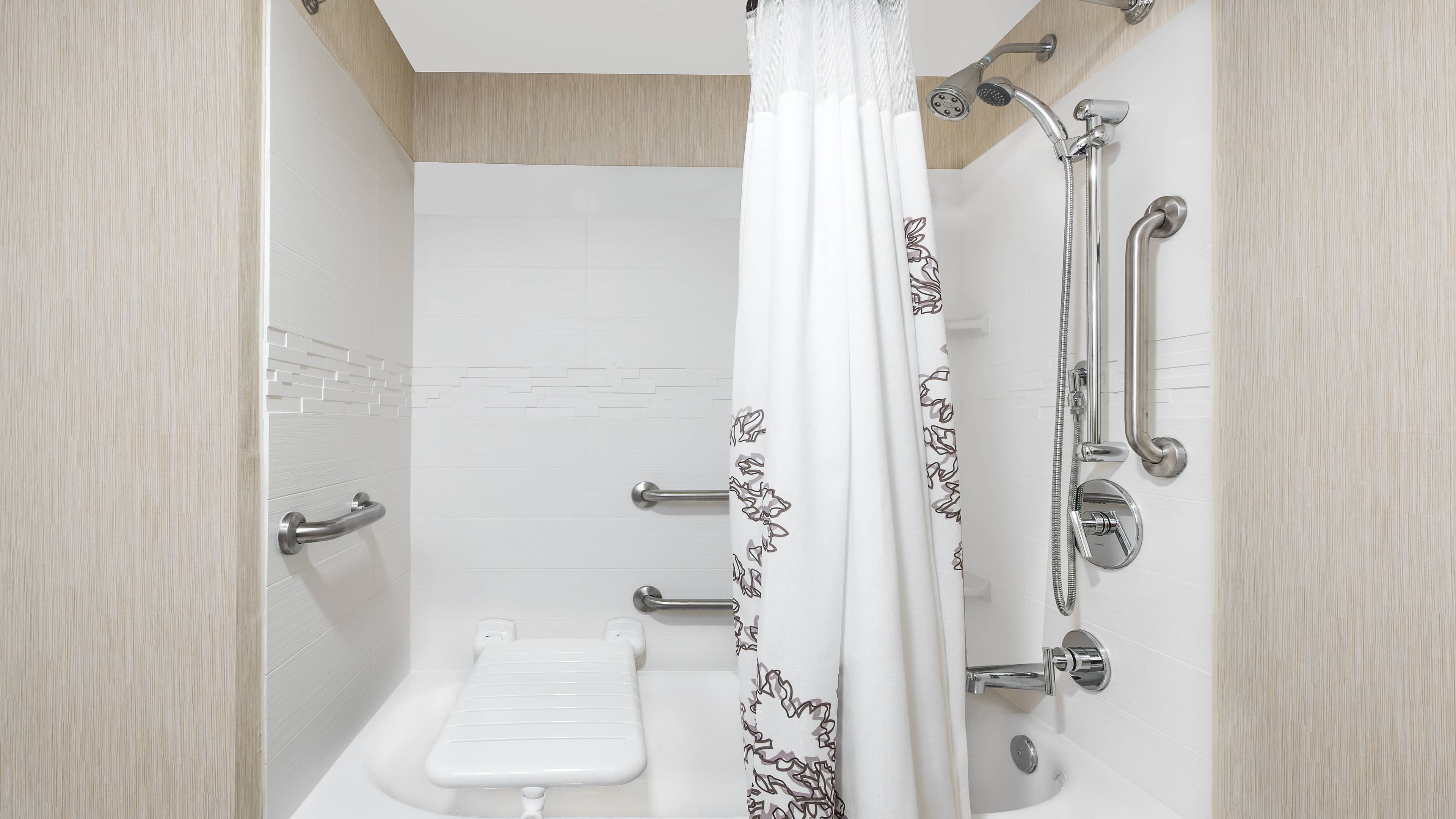 1 Bedroom Suite - Image 4