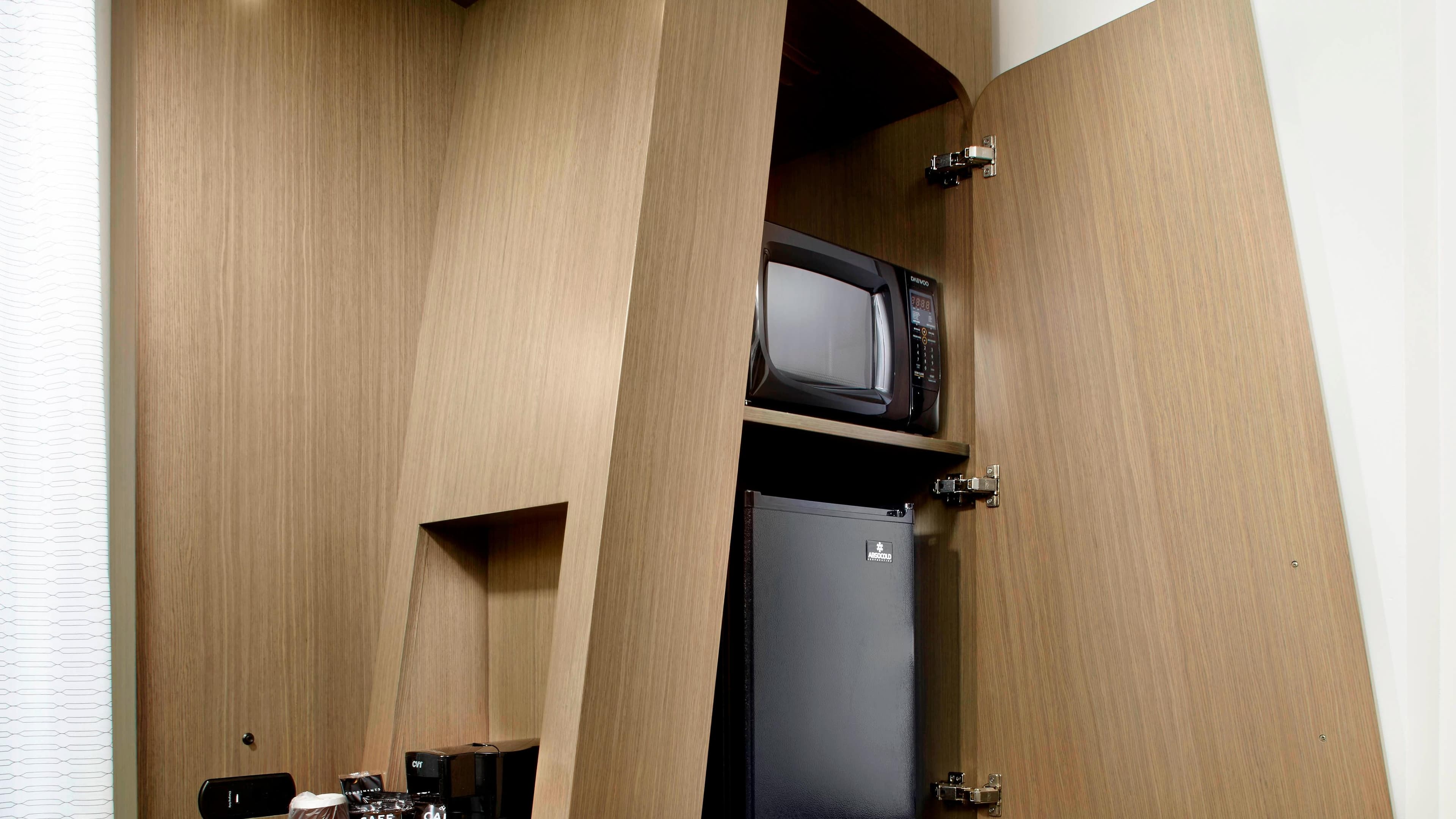 1 King Guest Room - Image 4