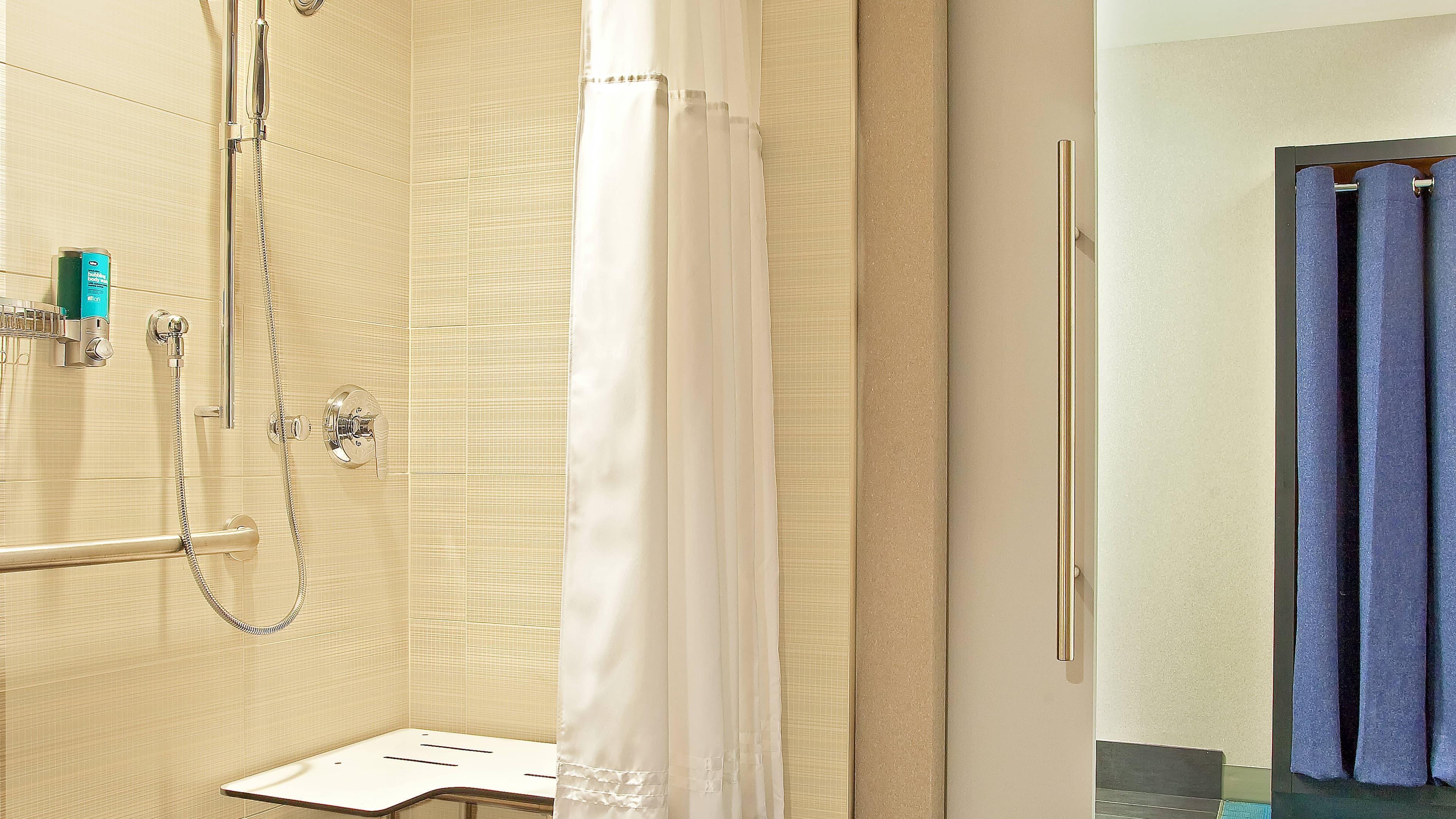 Traditional King Room - Image 7