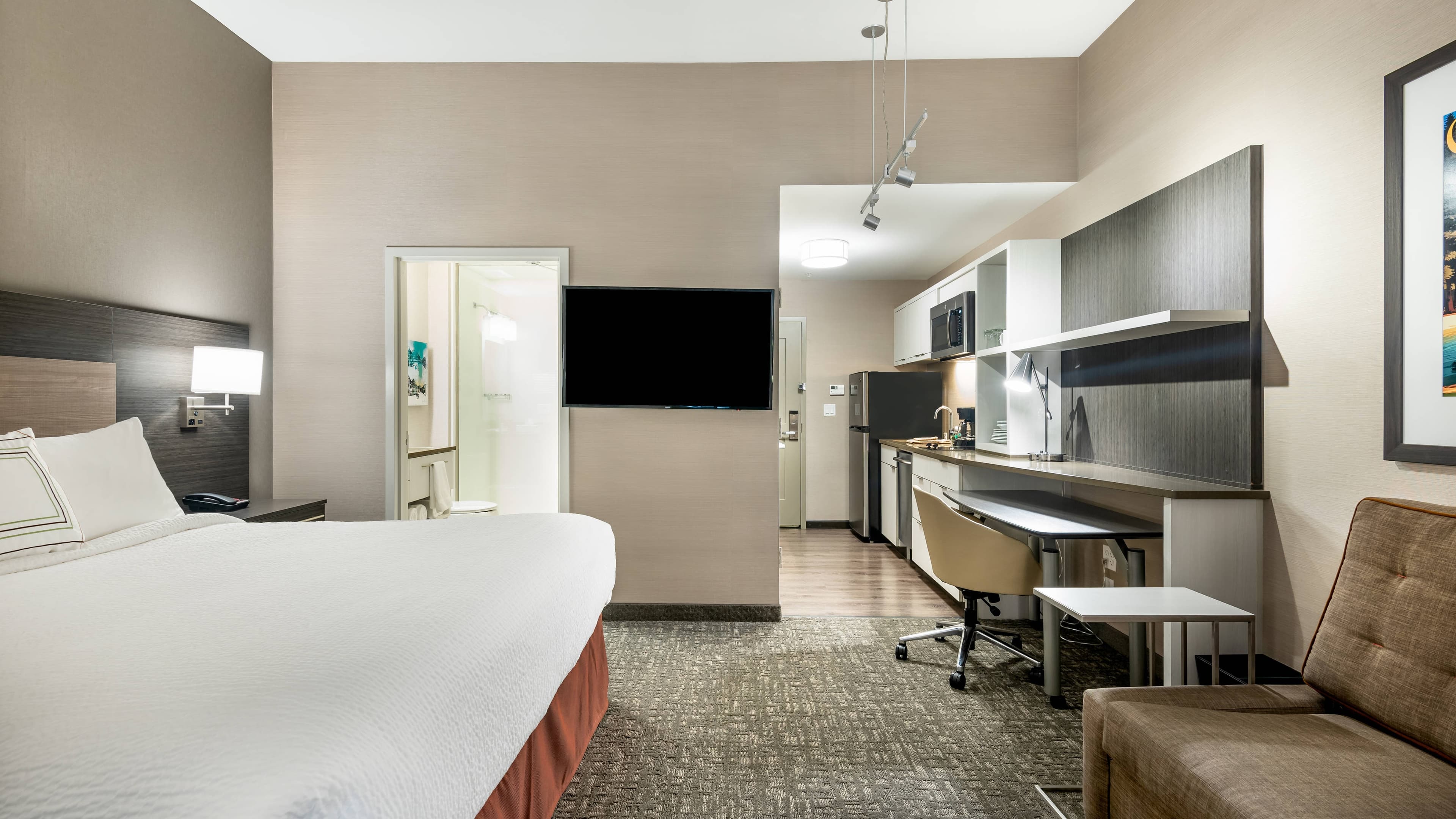 Studio Suite - Image 1