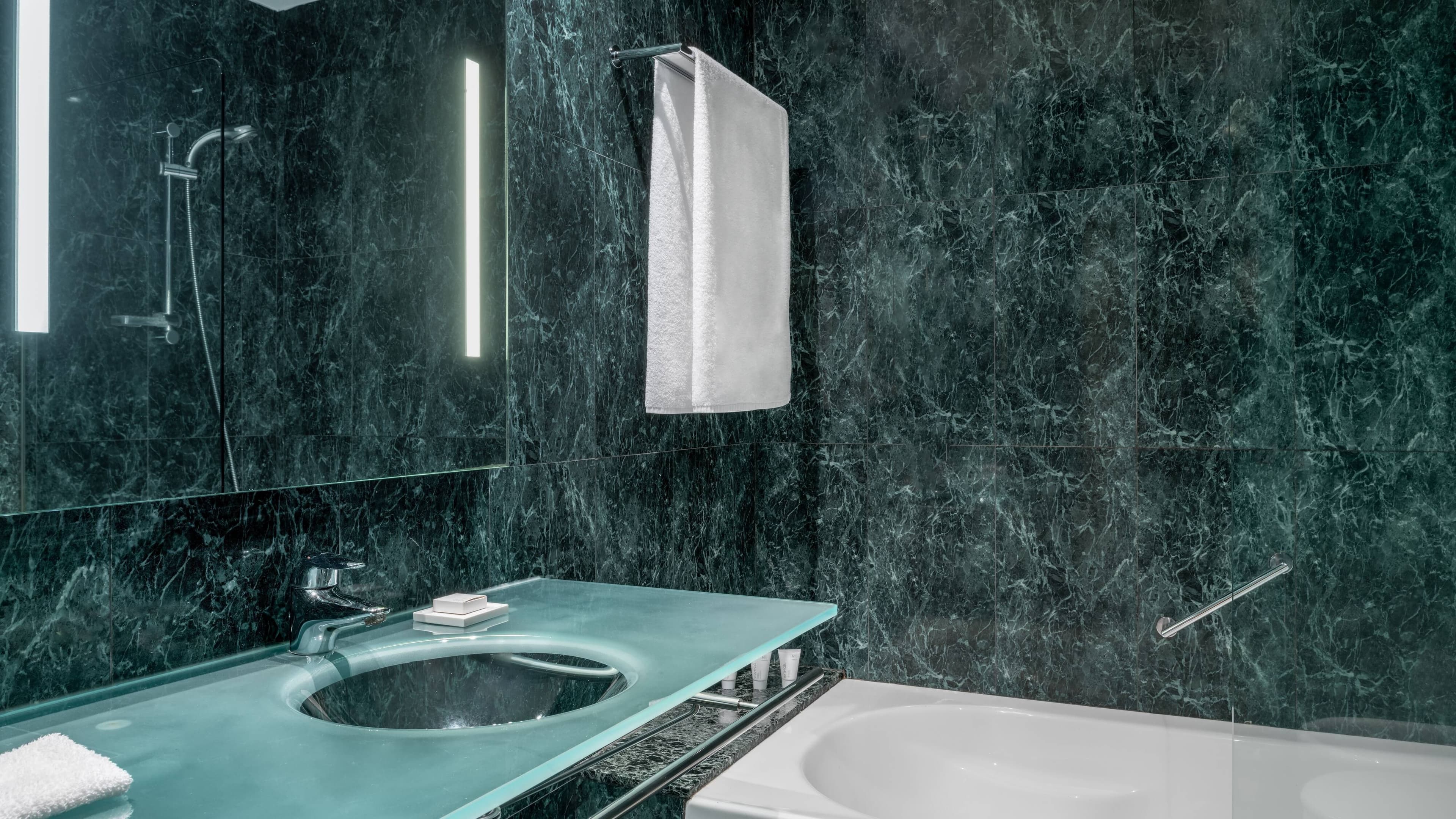 Standard Twin - Image 4