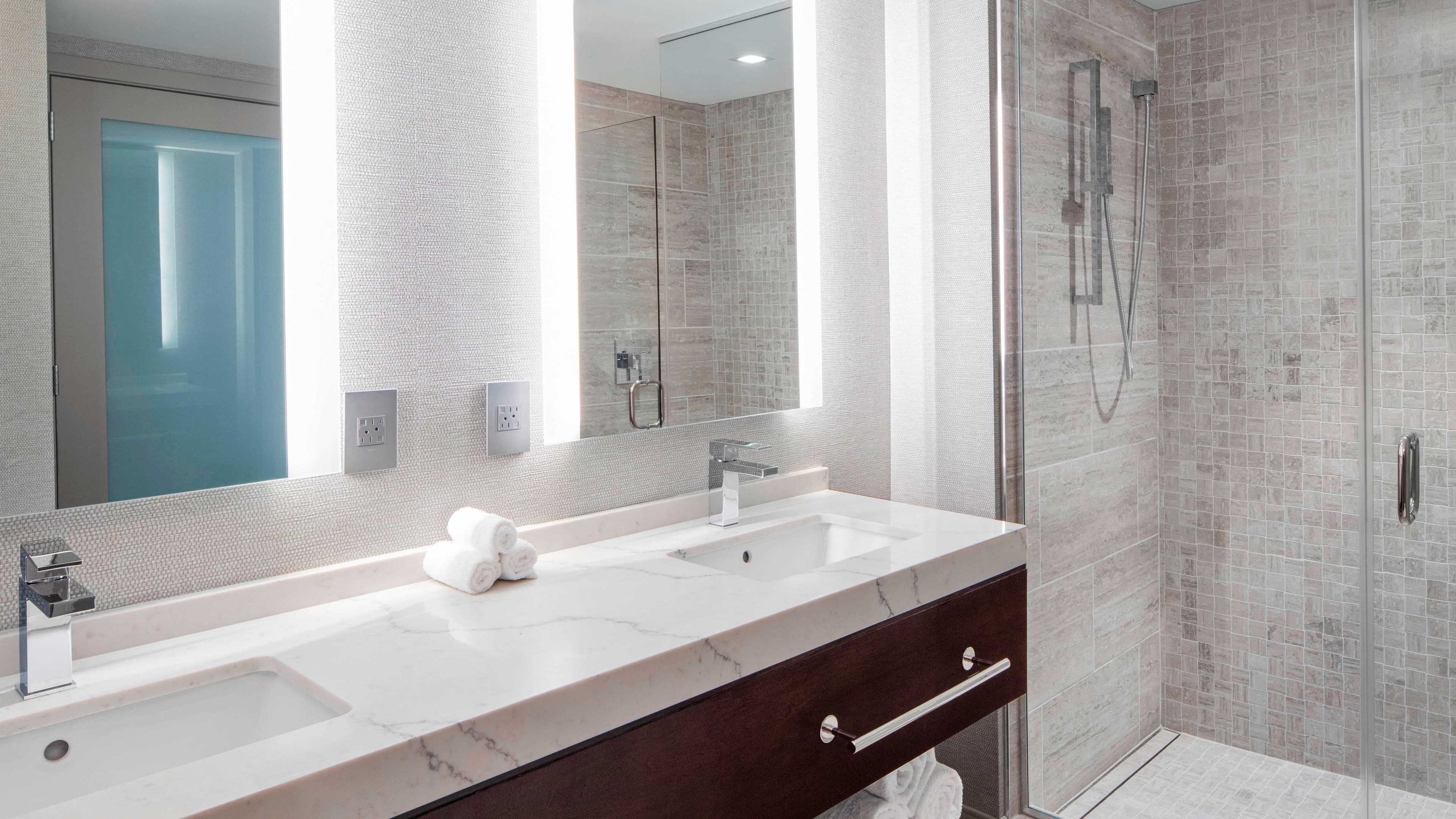 Deluxe Palisades View - Image 2