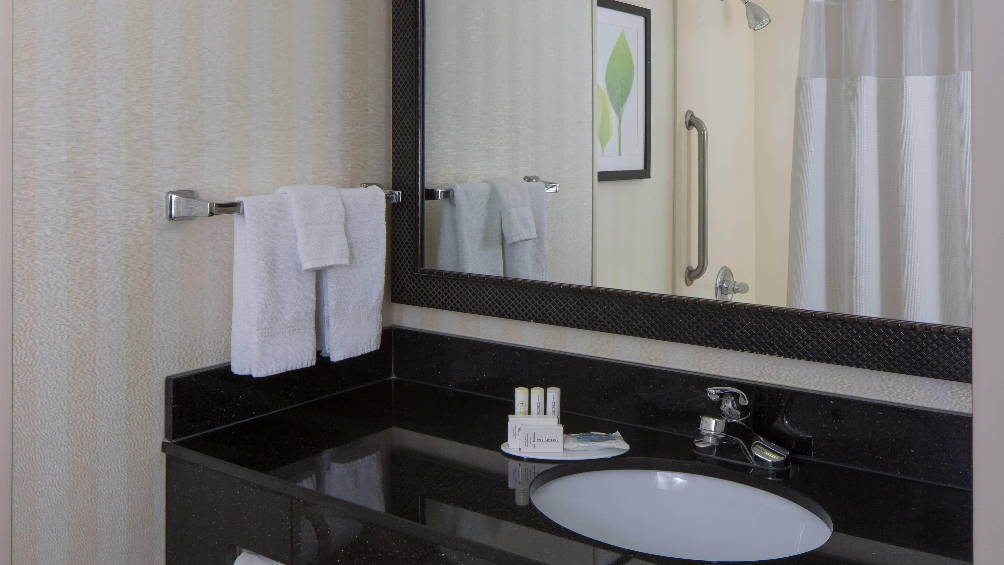 Single King Room - Image 3