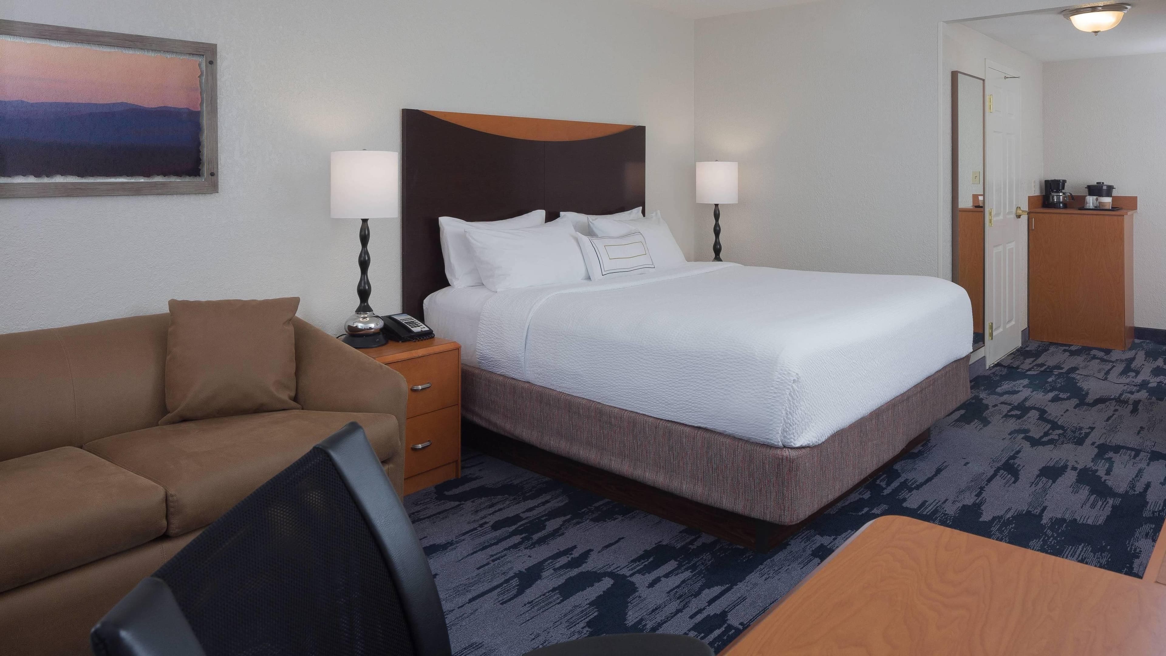 Single King Room - Image 2