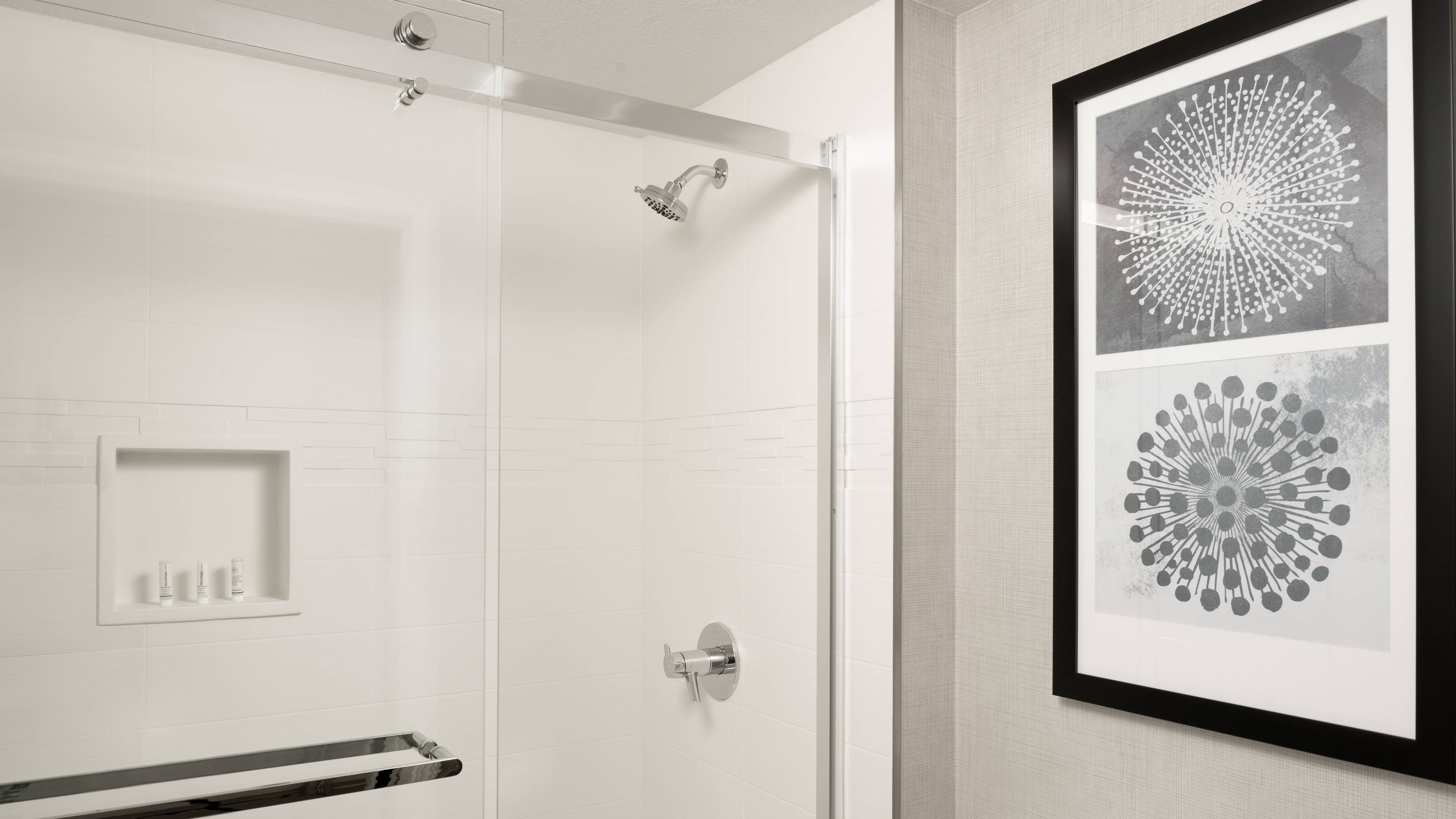 1 Bedroom Queen RI Shower - Image 1