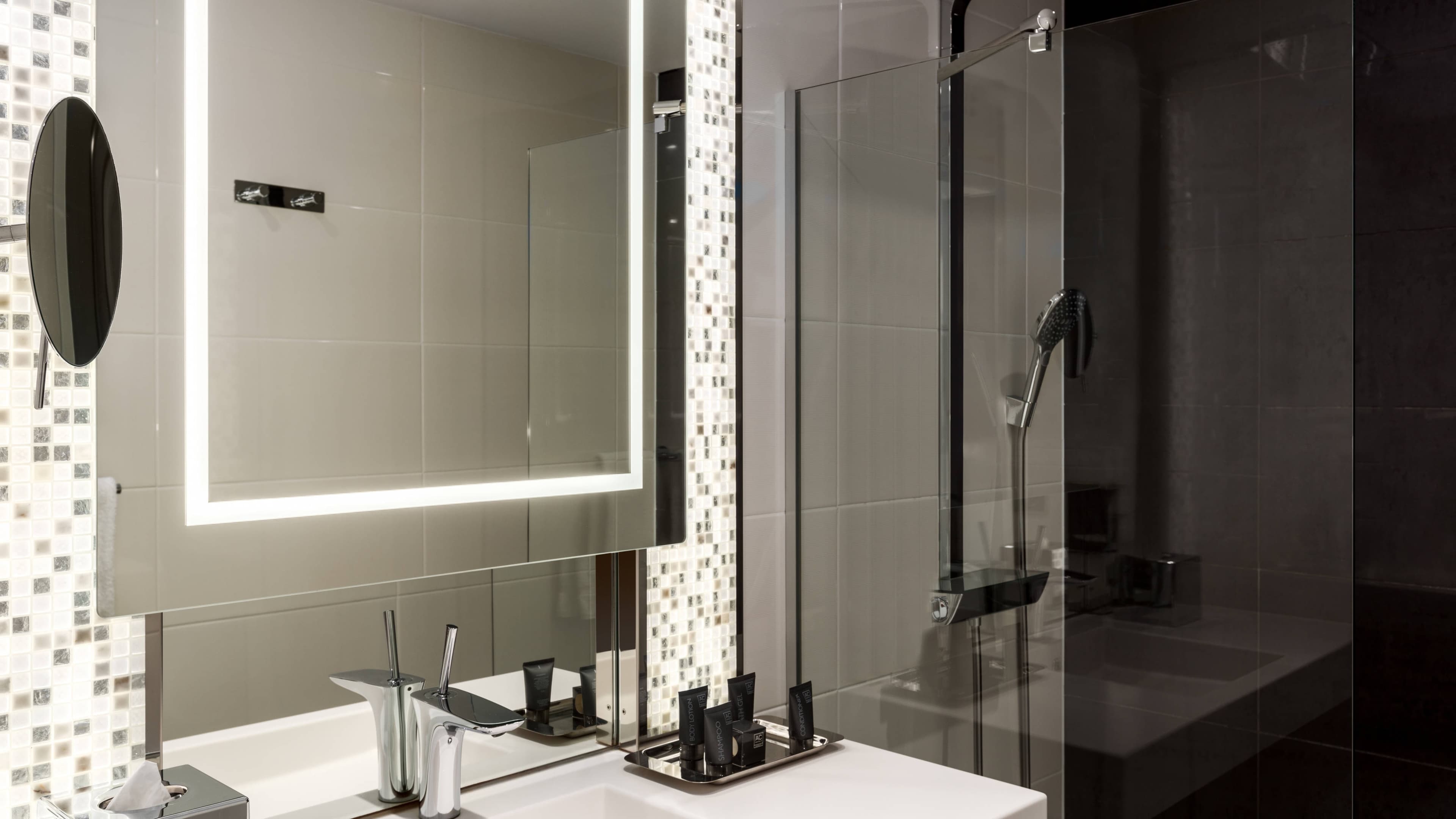 Deluxe Room - Image 6