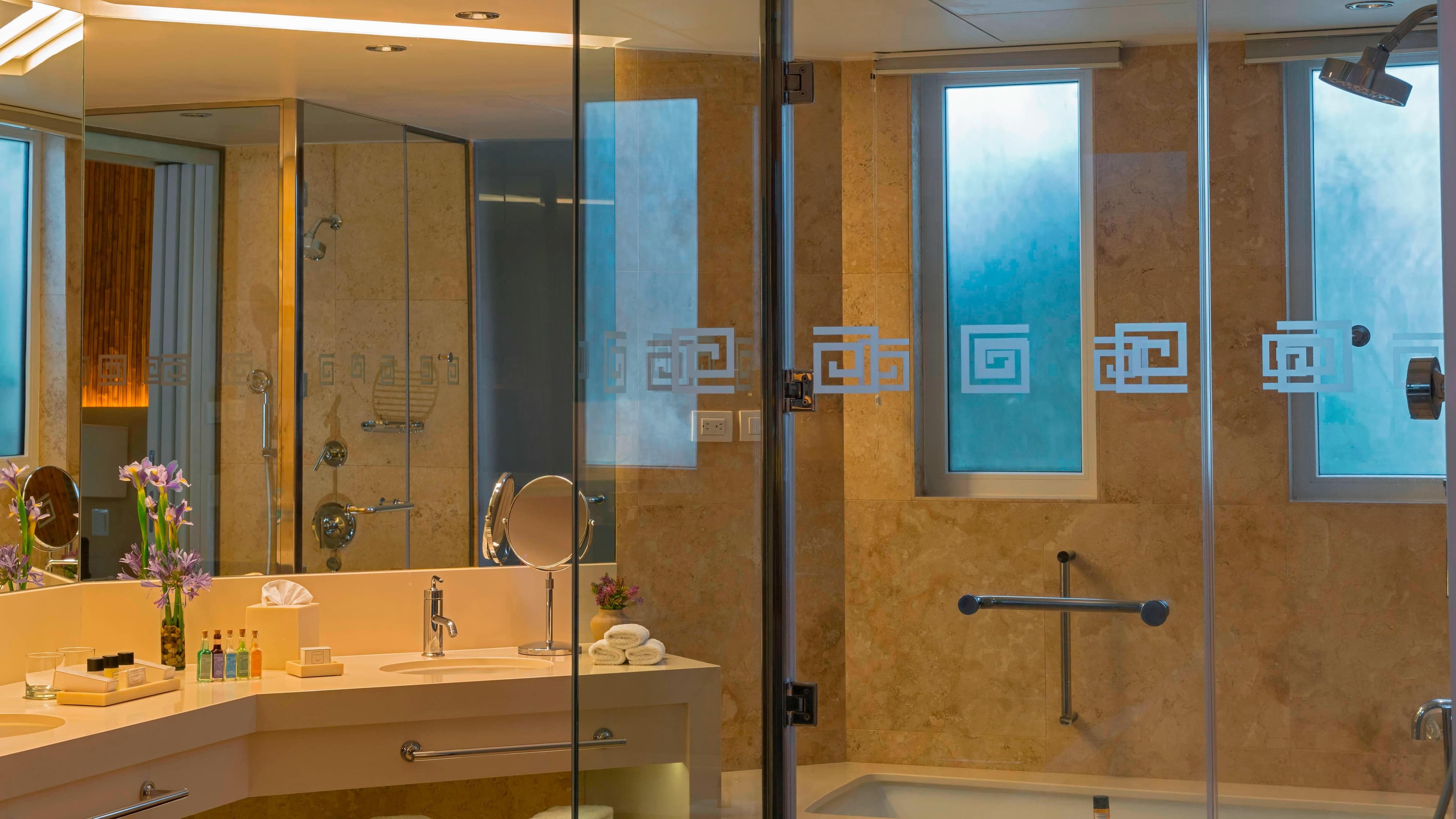 Deluxe Guest room - Image 5