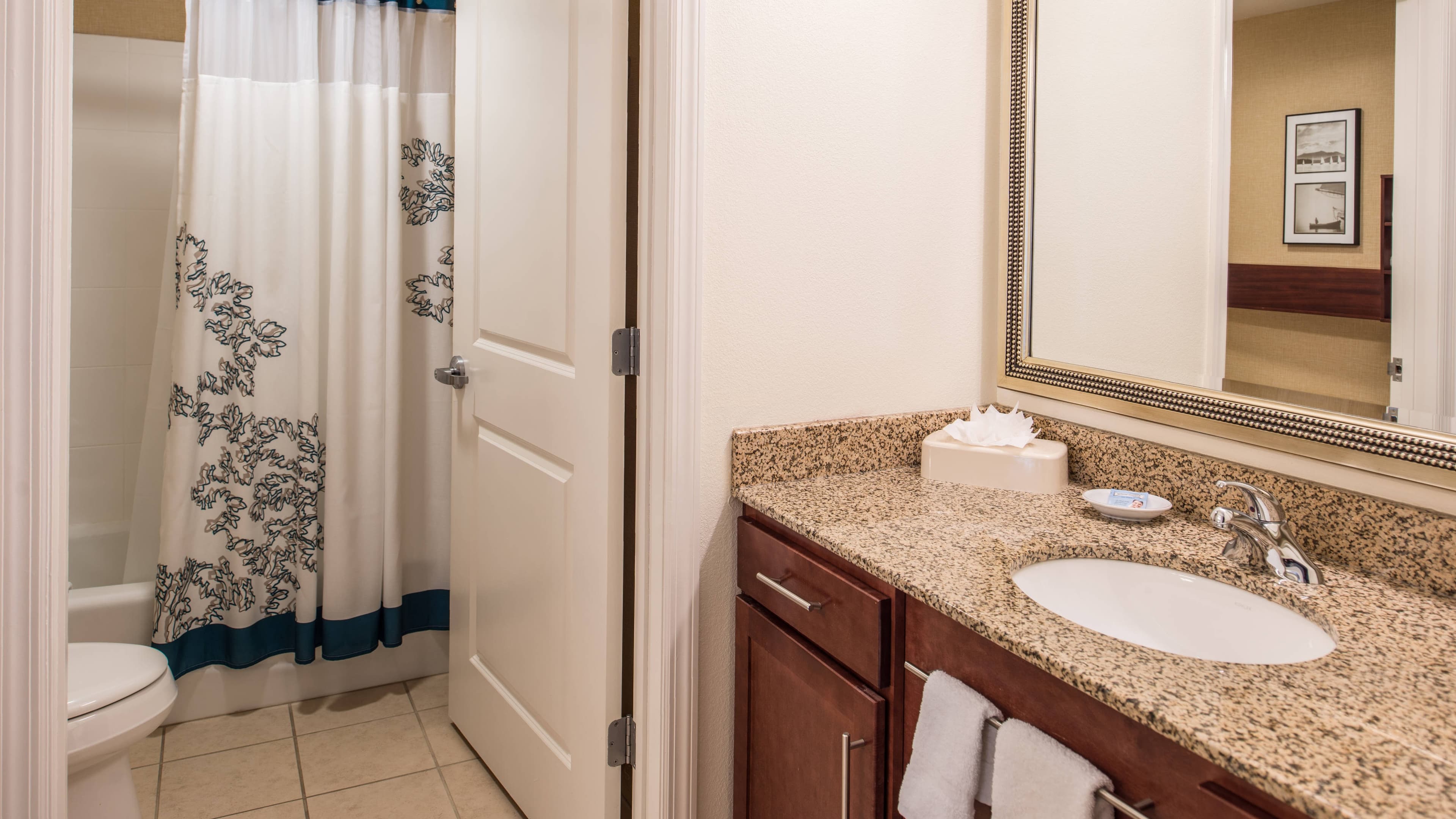 1 Bedroom 2 room Suite - Image 8