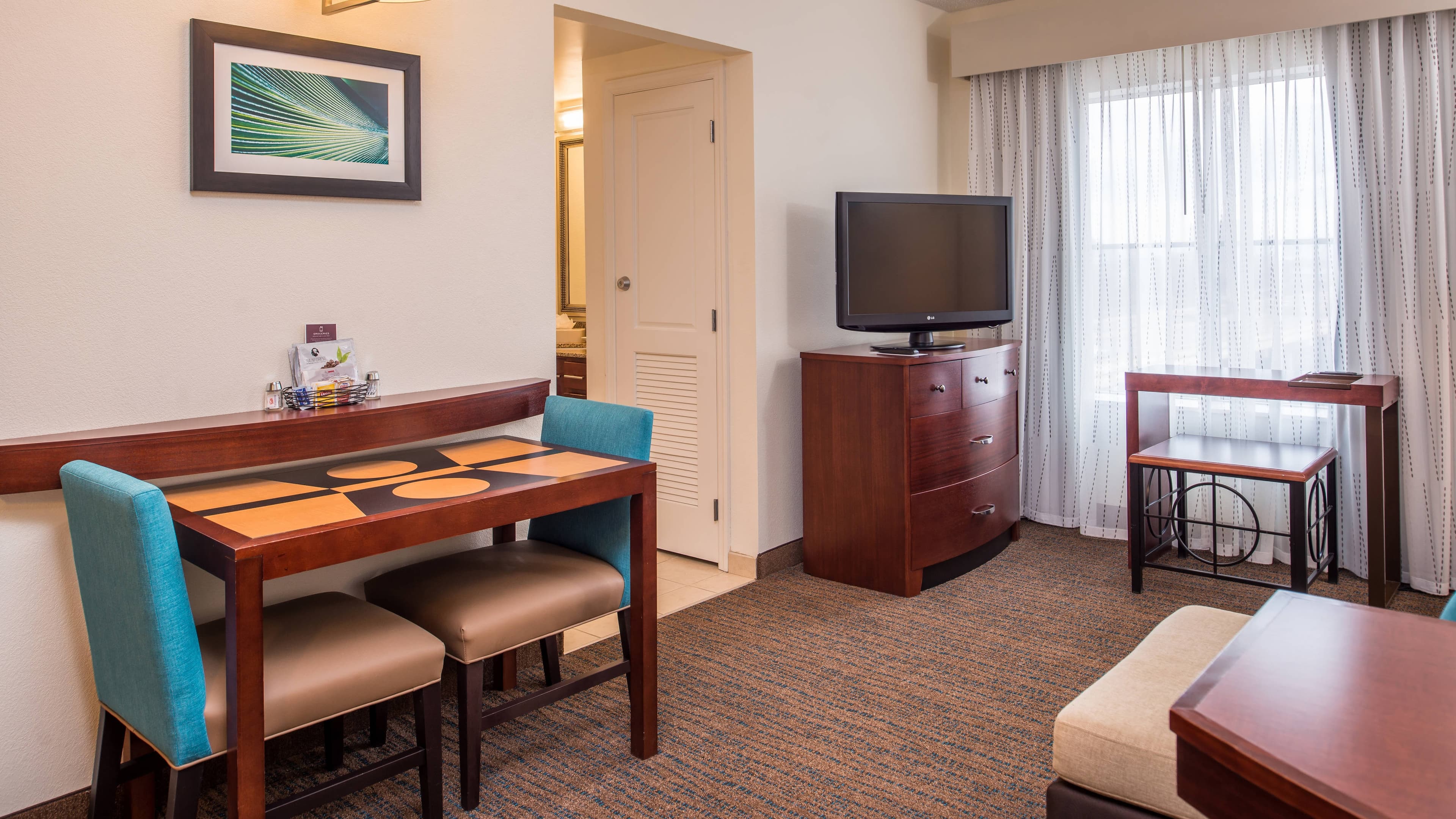 1 Bedroom 2 room Suite - Image 4