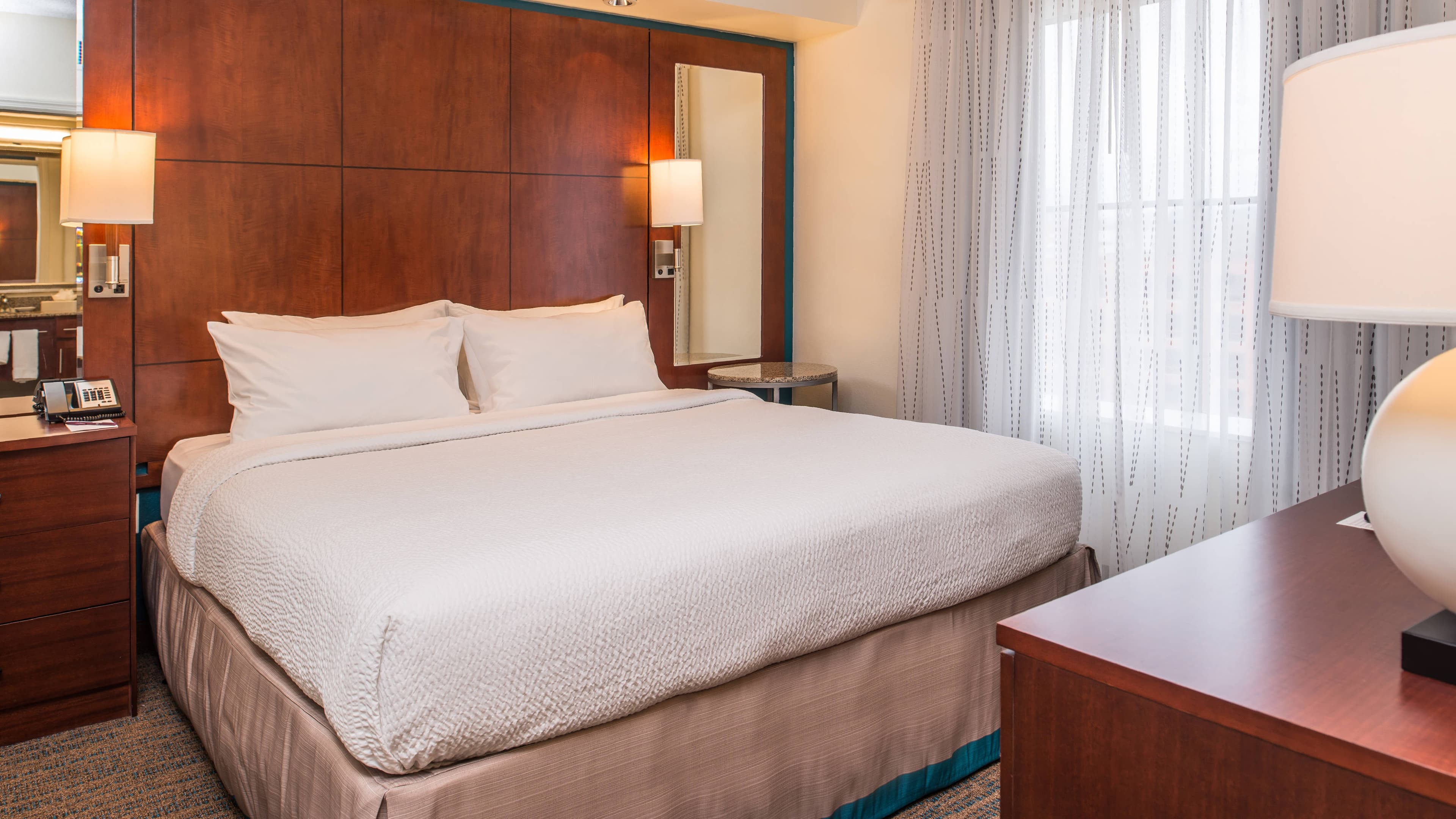 1 Bedroom 2 room Suite - Image 5