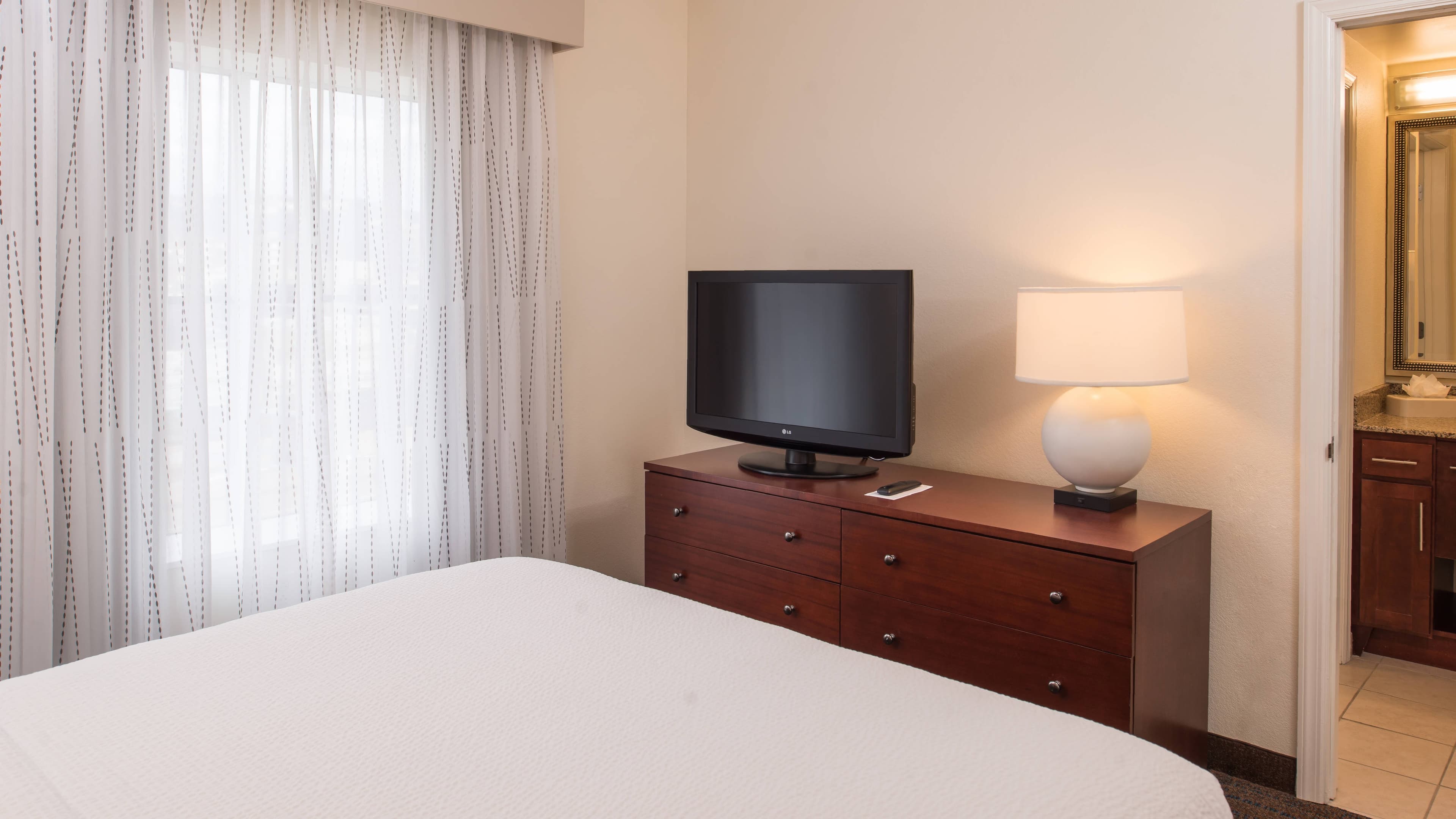 1 Bedroom 2 room Suite - Image 6