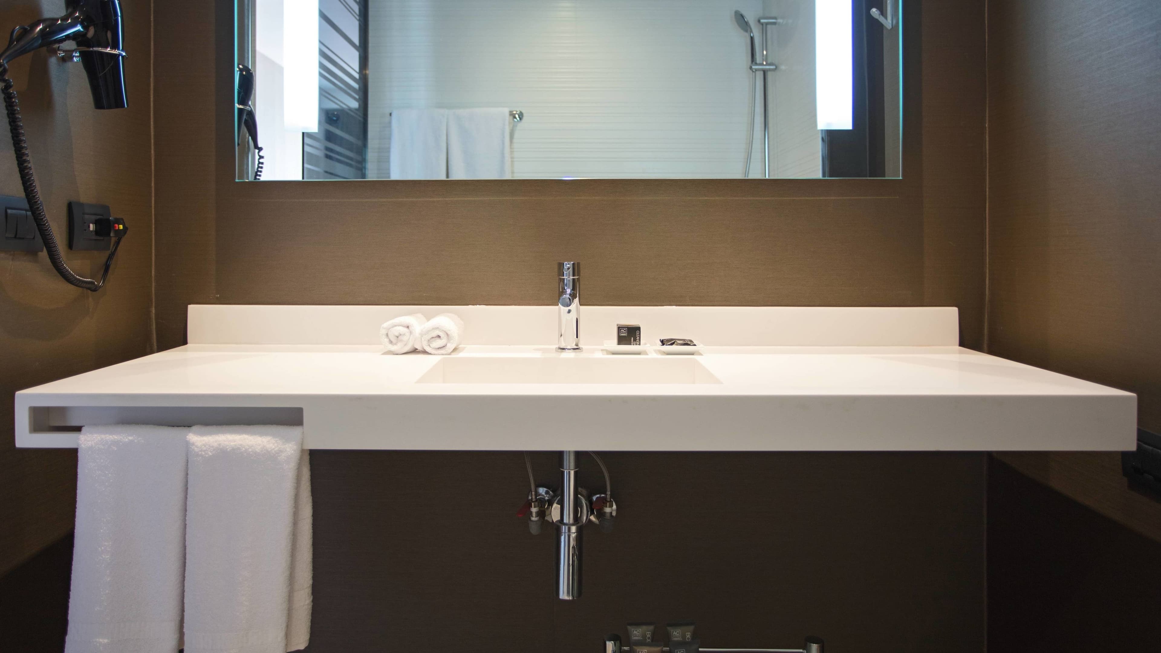 AC Guest Room - Image 5