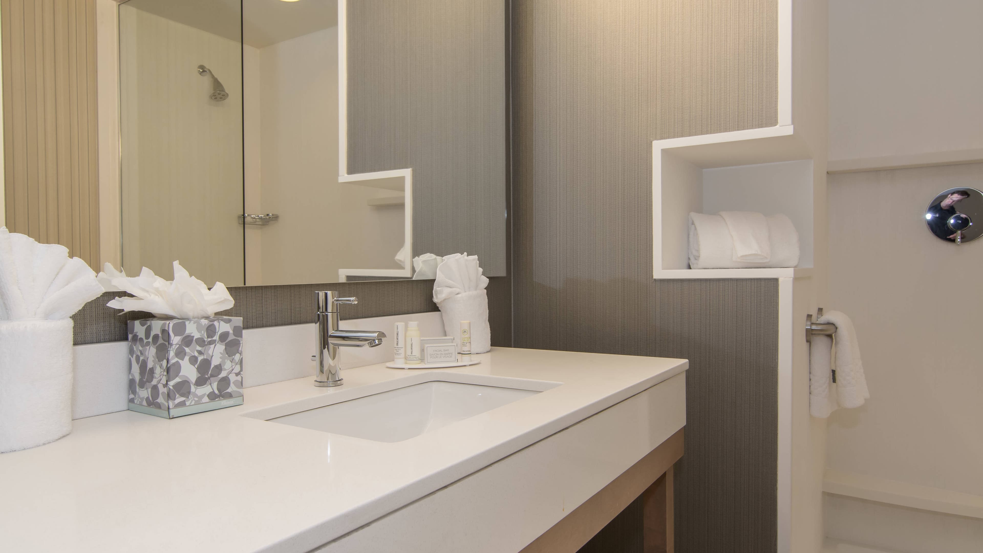 King Guest Room - Image 4