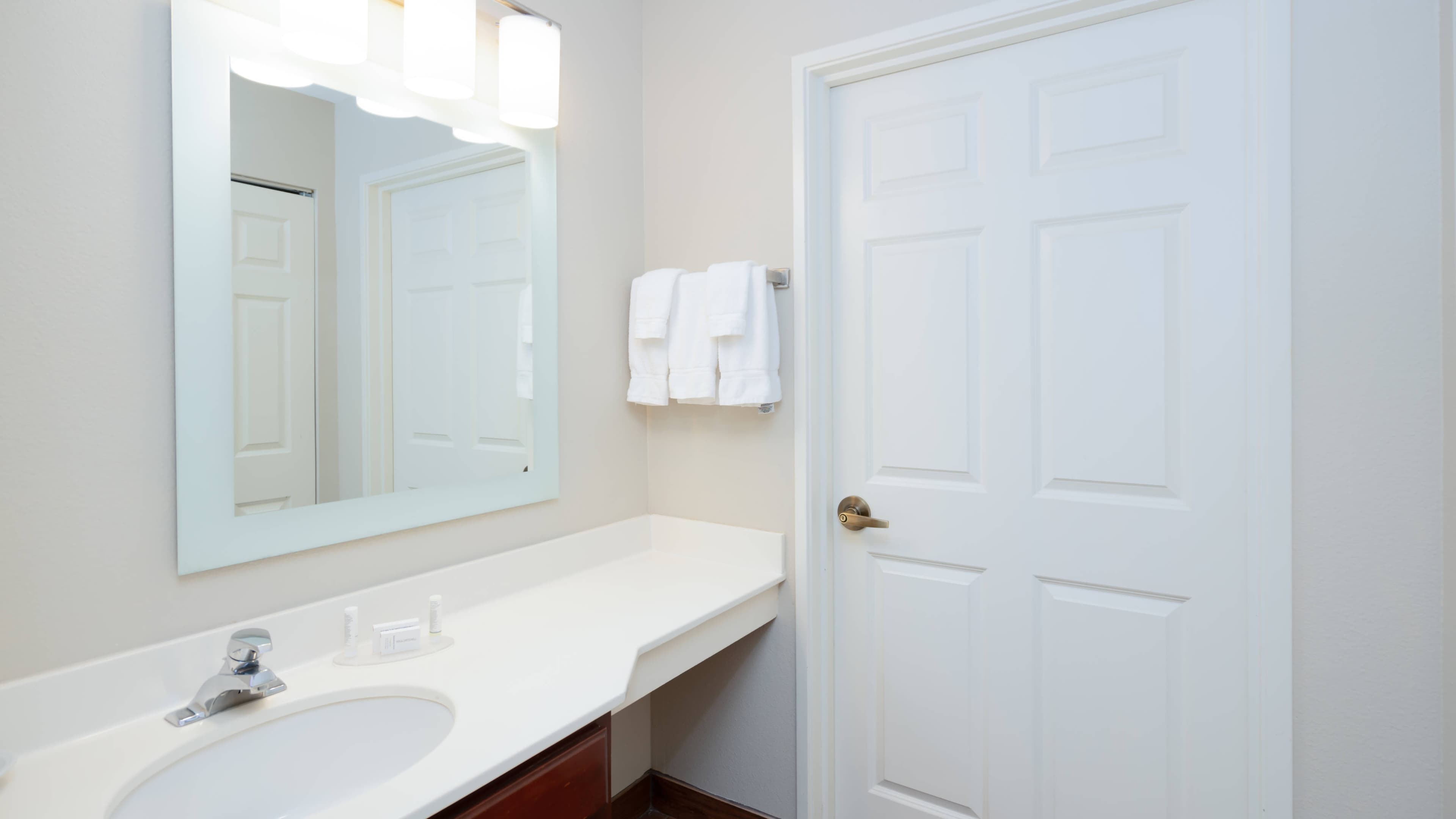 1 Bedroom Suite - Image 5