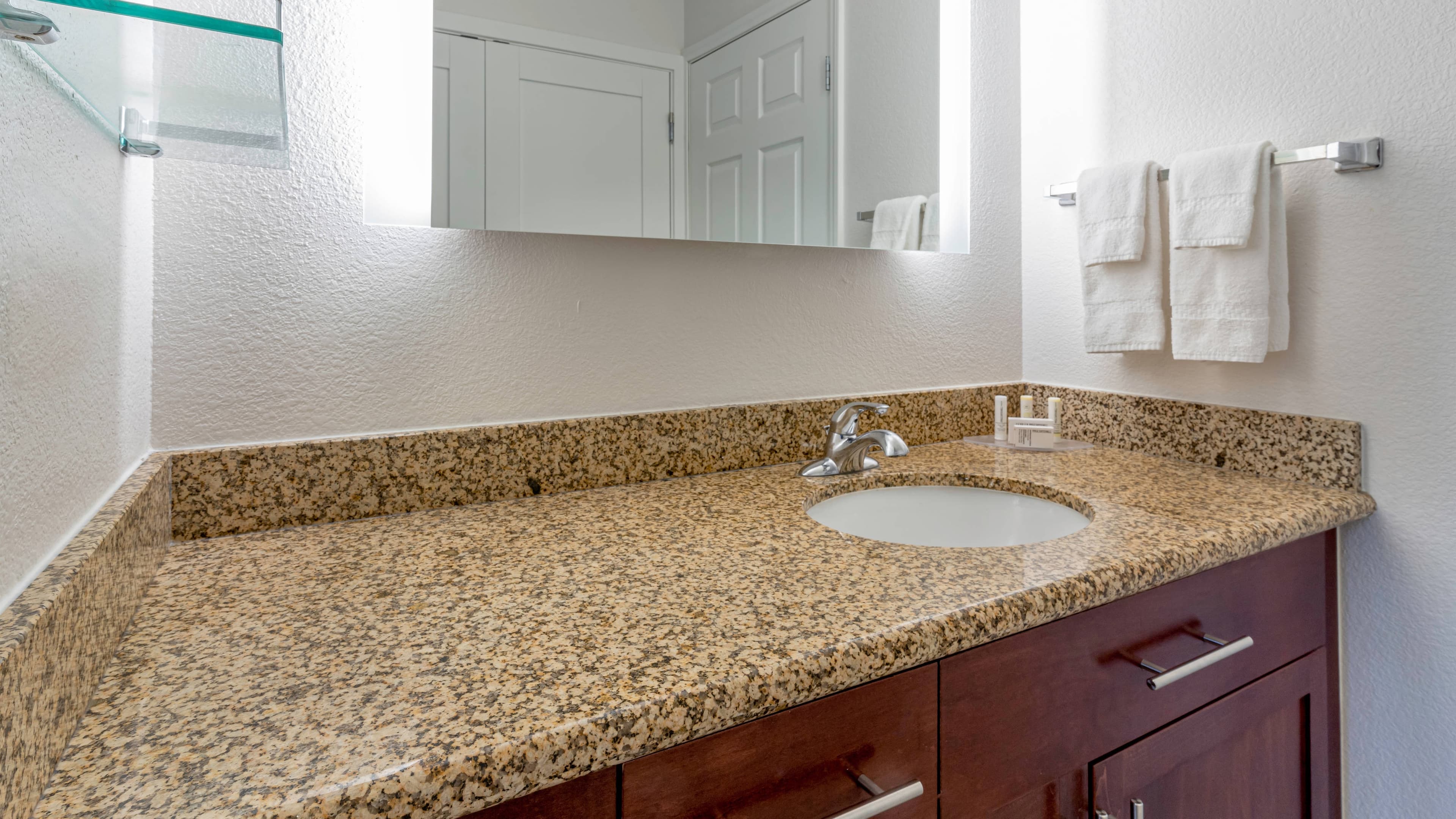 1 Bedroom Suite - Image 4