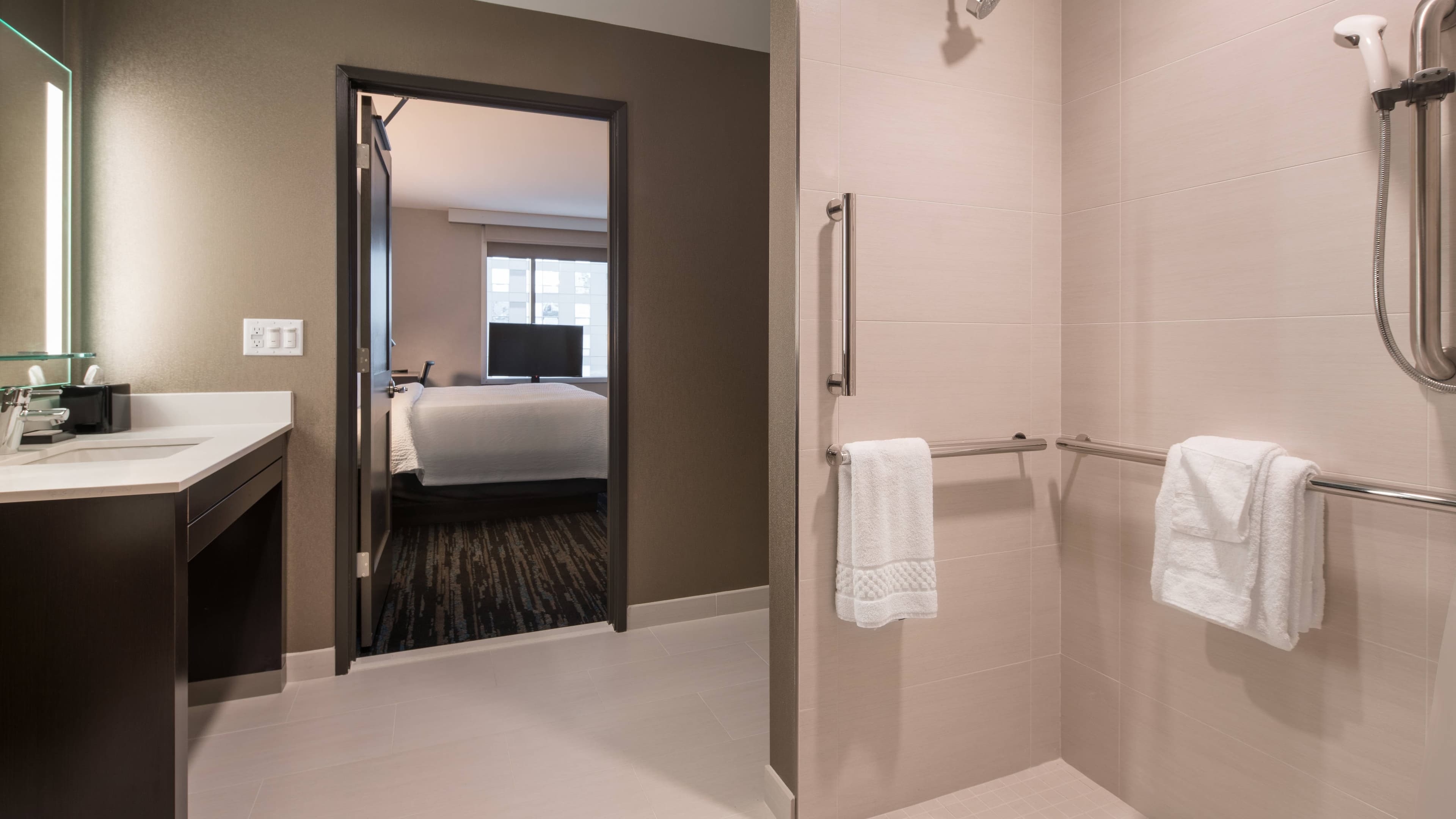 2 Queen Studio Suite - Image 3