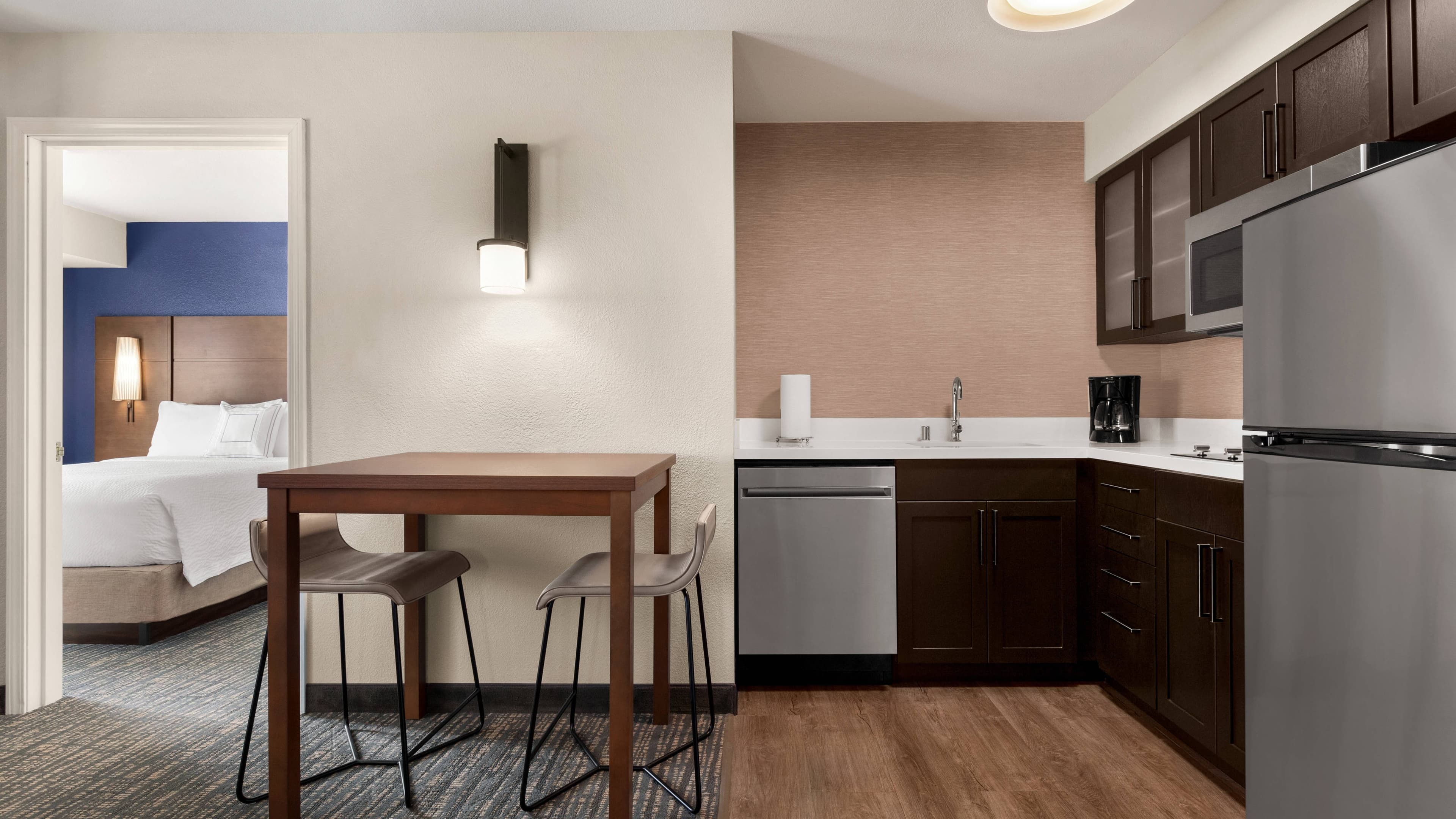 1 Bedroom 2 room Suite - Image 3