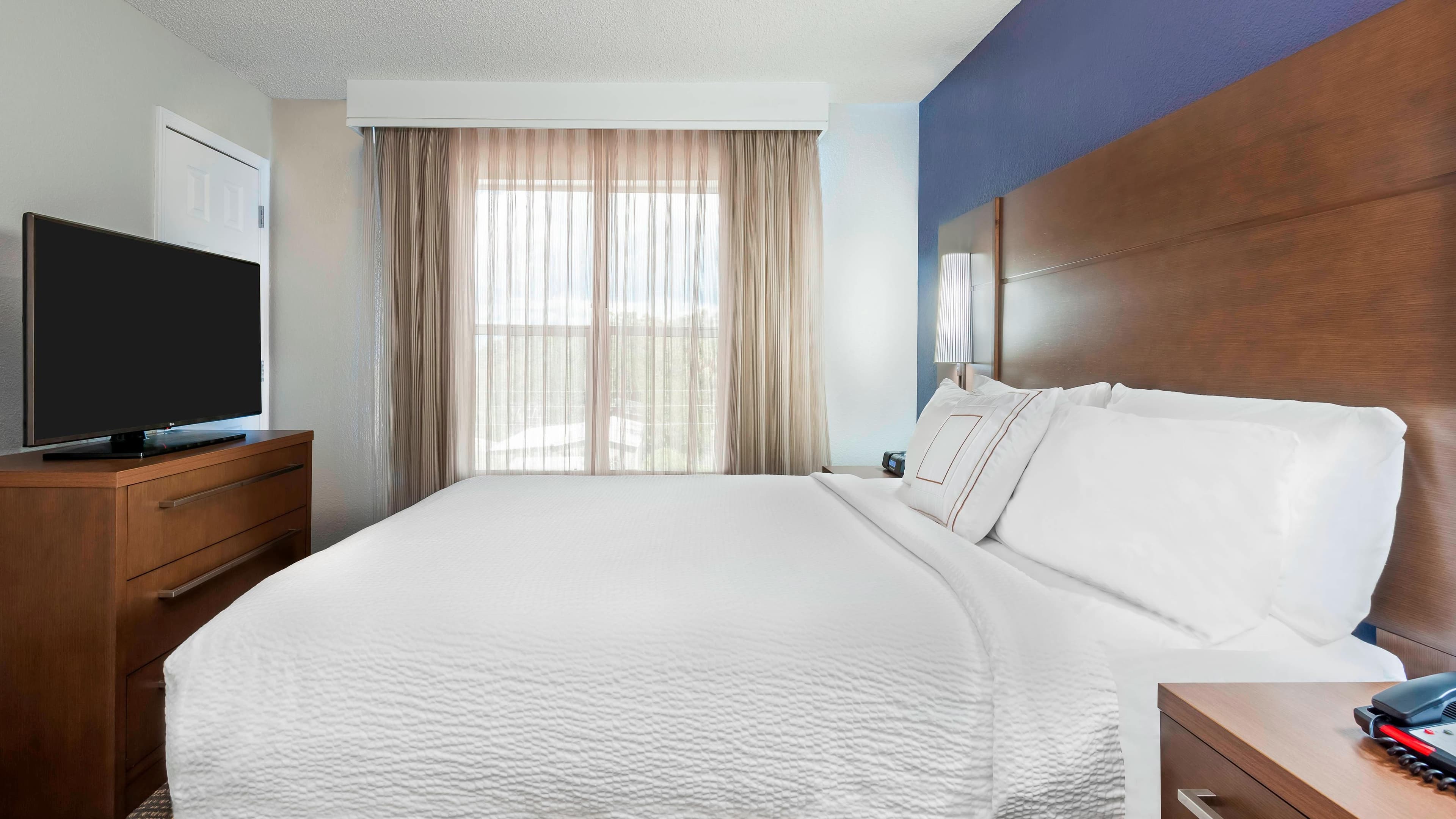 1 Bedroom Suite - Image 2