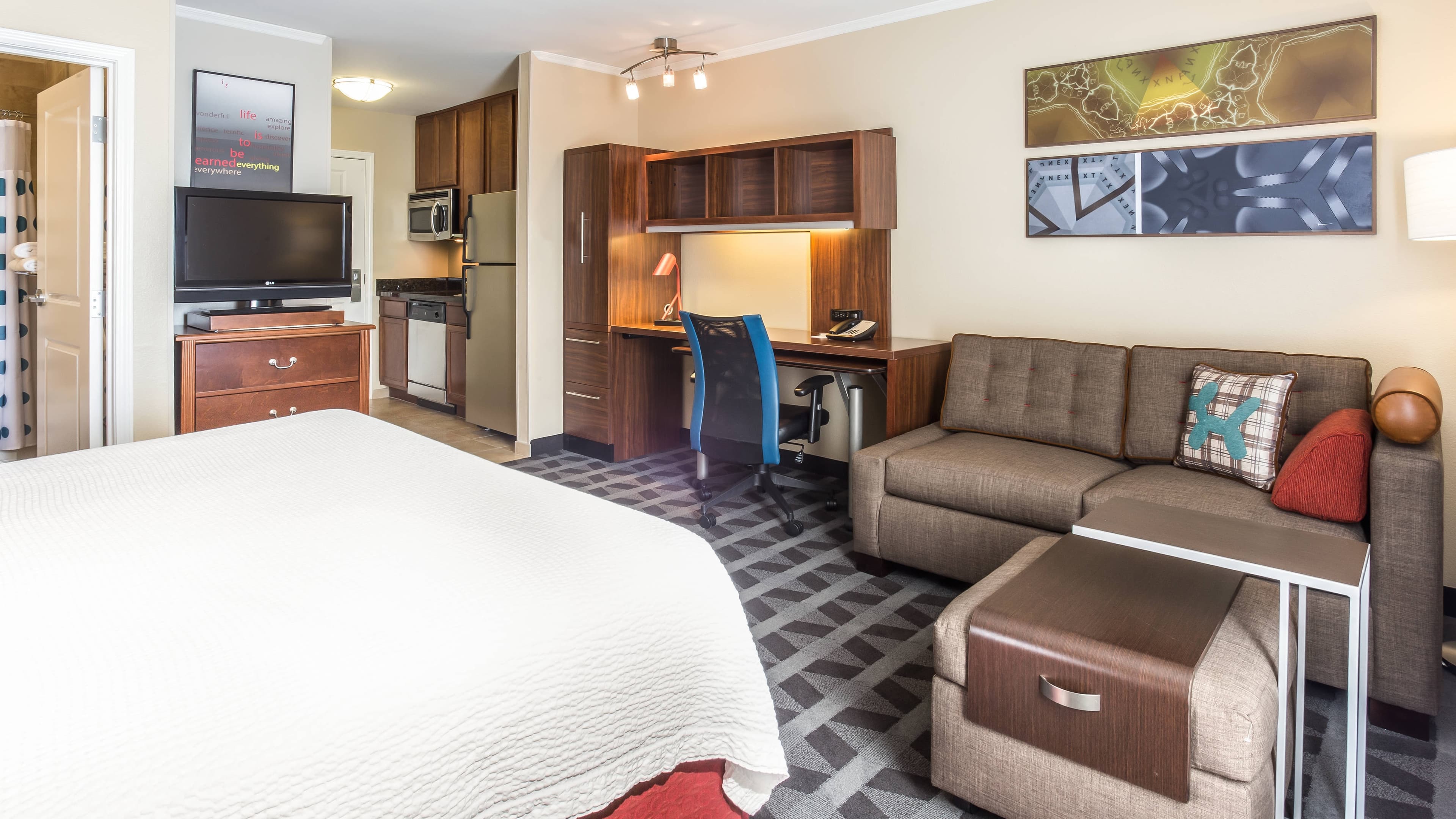 King Studio Suite - Image 2