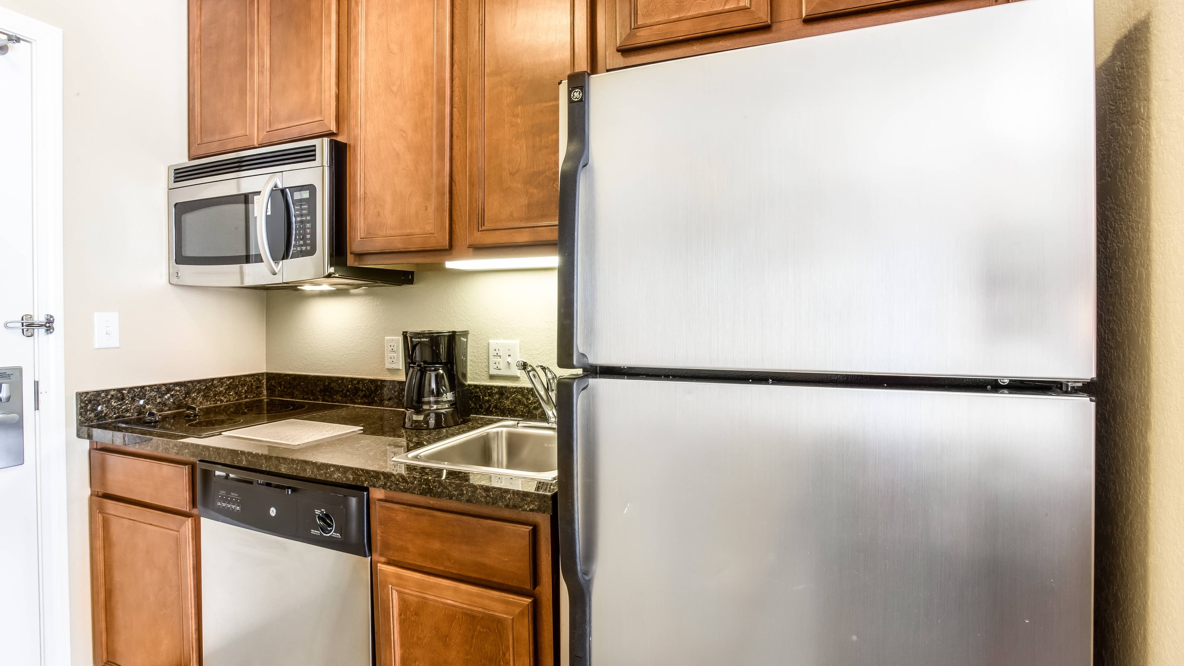 King Studio Suite - Image 4