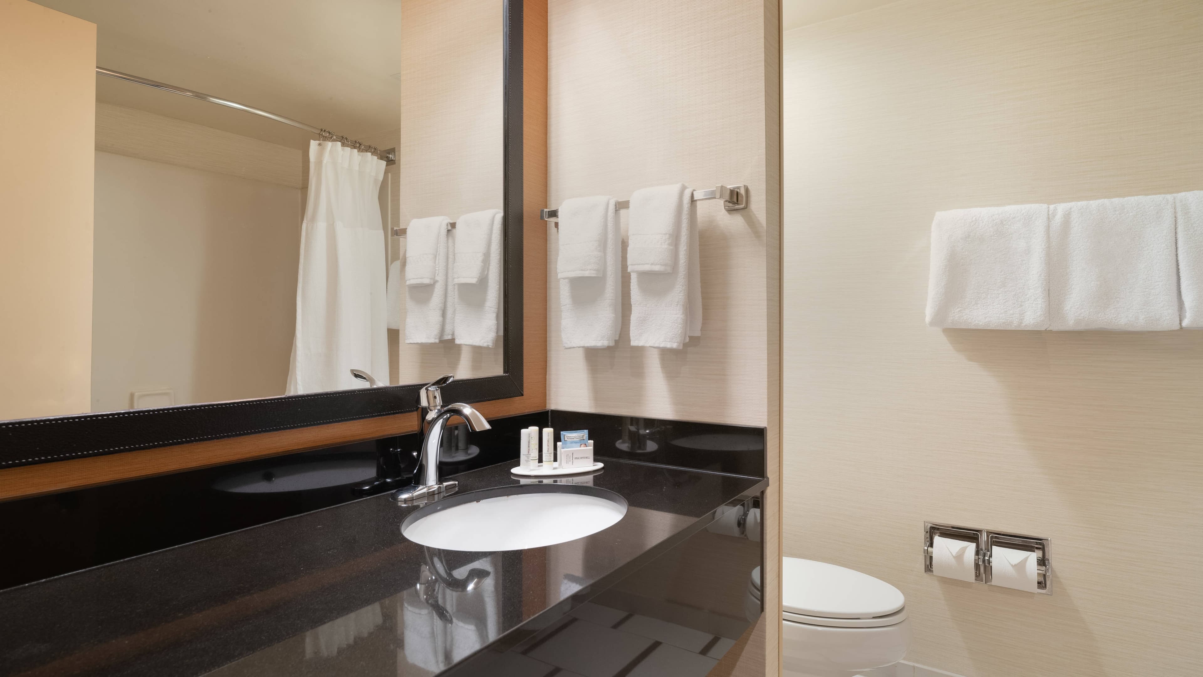 2 Queen Beds - Image 3