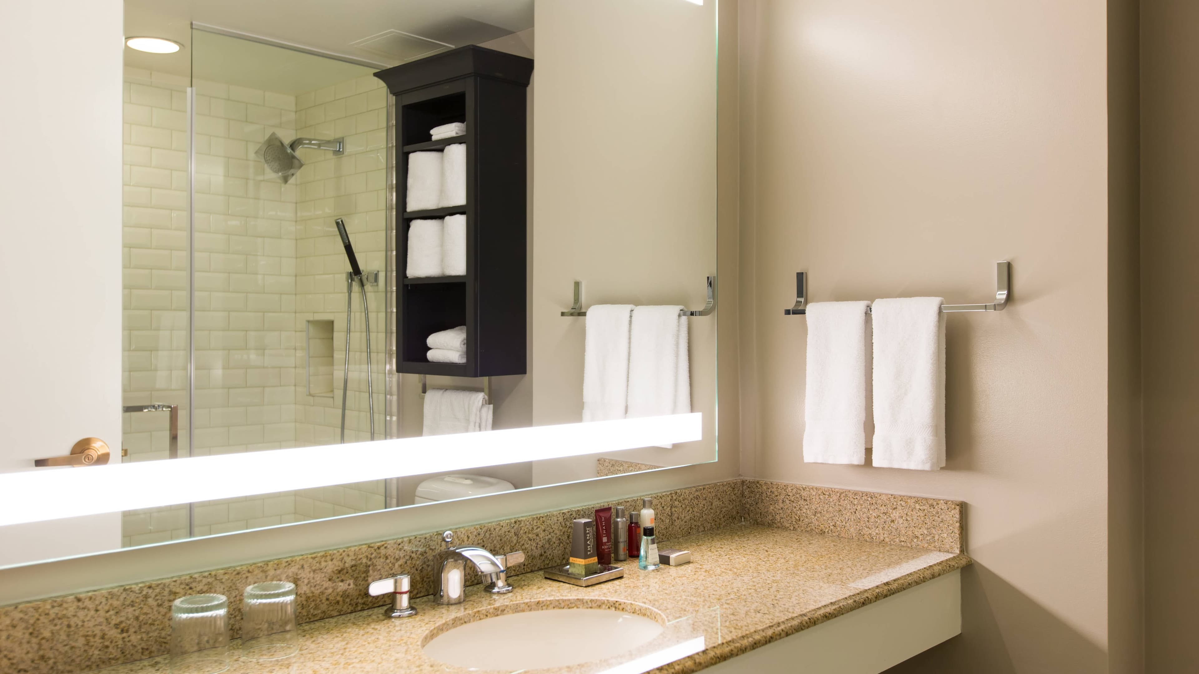 Deluxe Room - Image 3