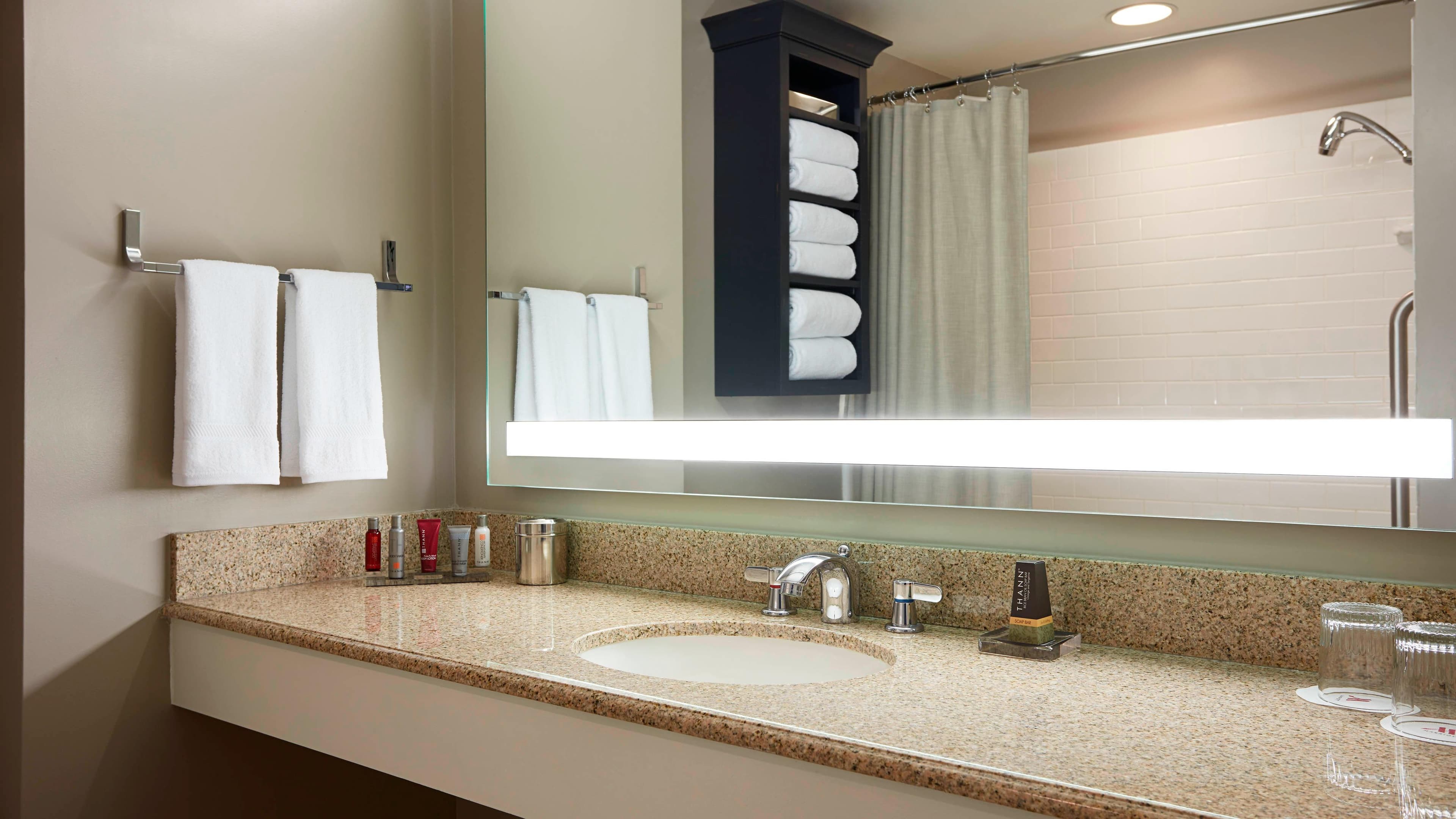 Deluxe Room - Image 4