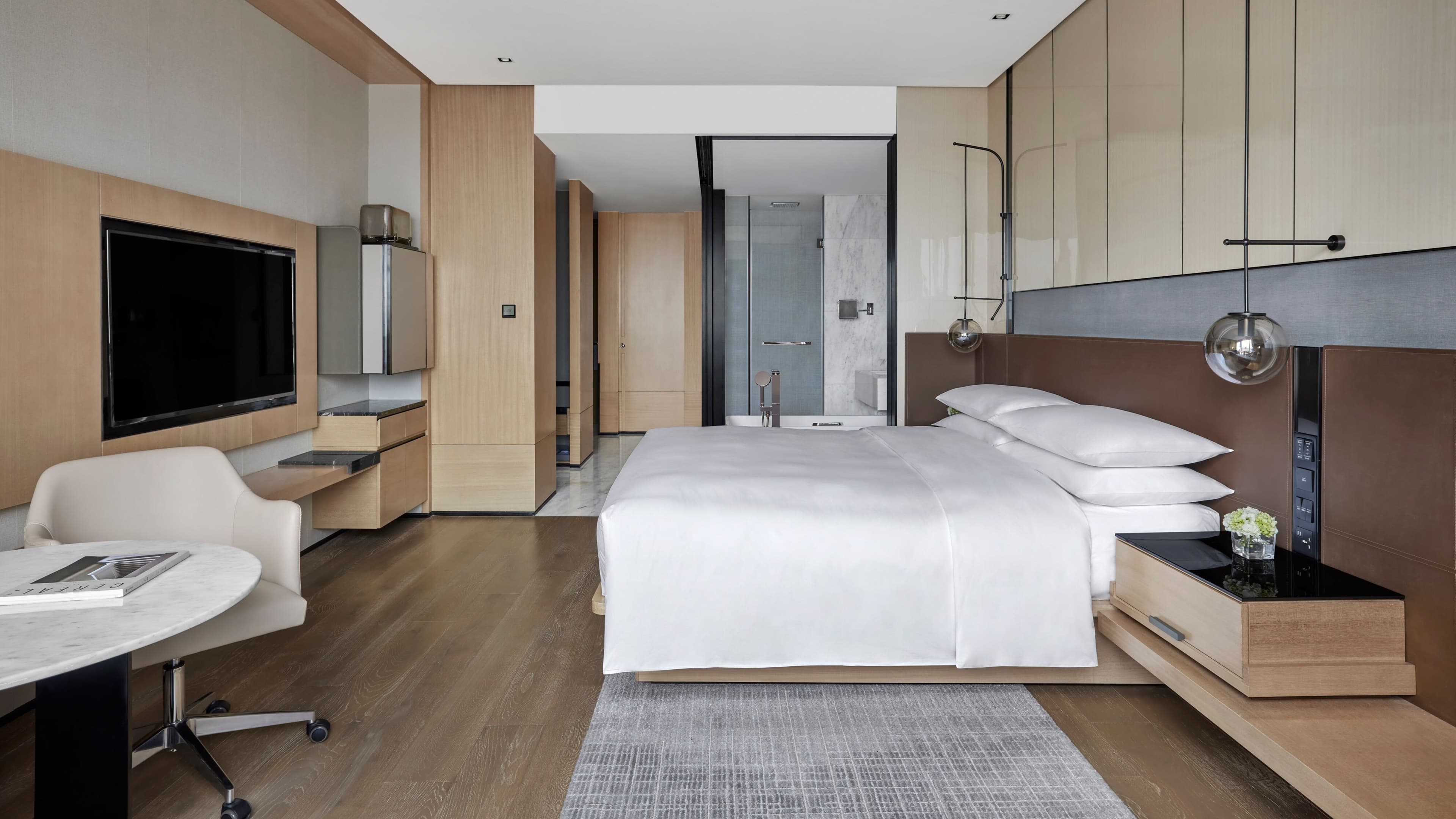 Deluxe King Room - Image 1