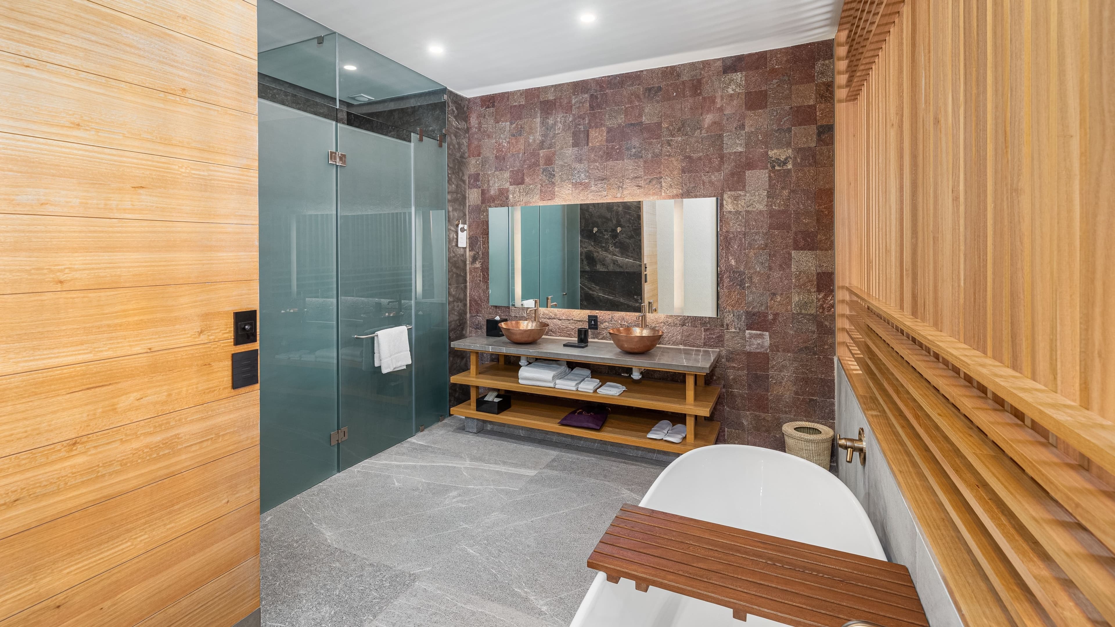 Deluxe Guest room - Image 6