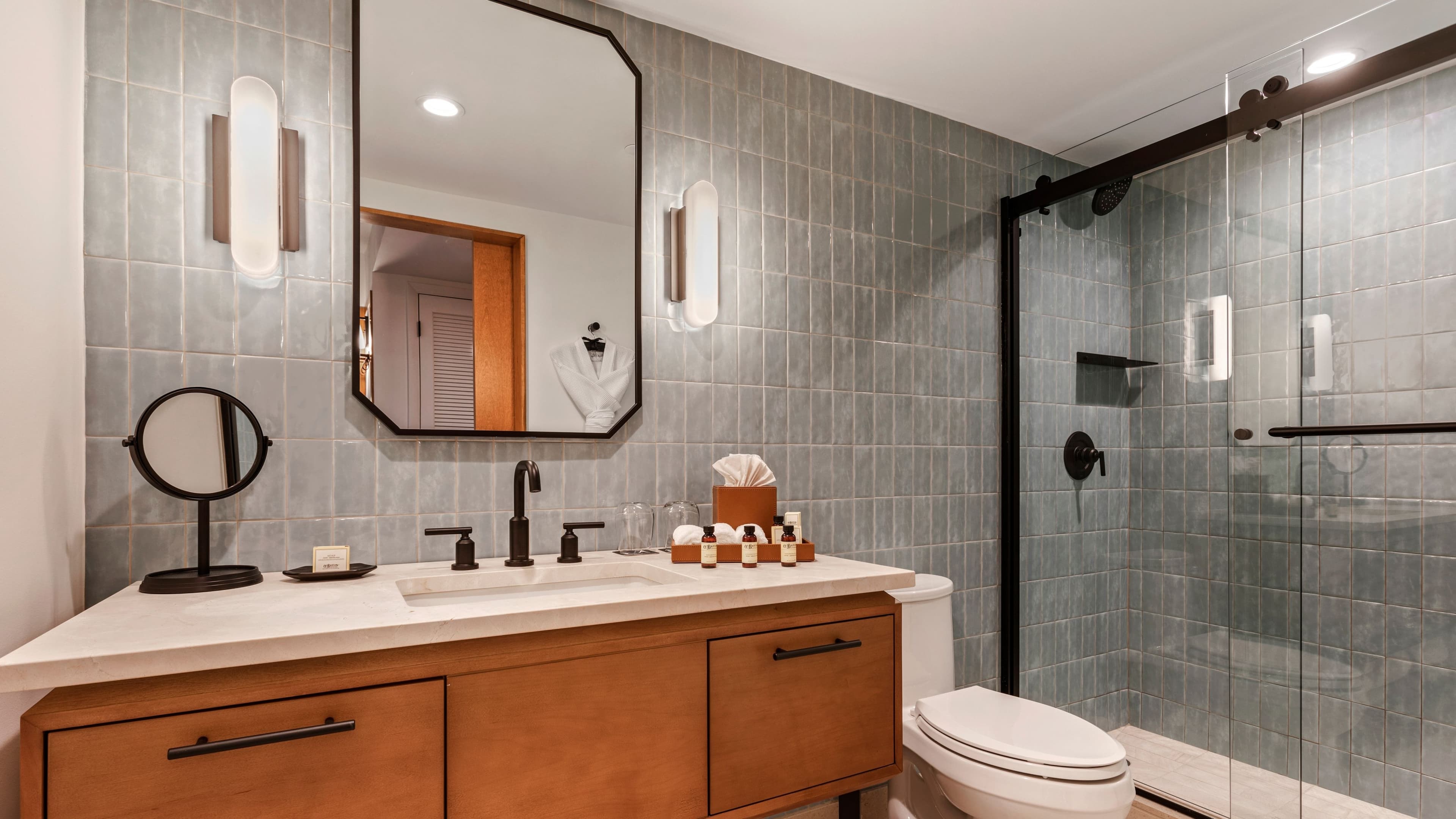 Deluxe Partial Lake View - Image 6