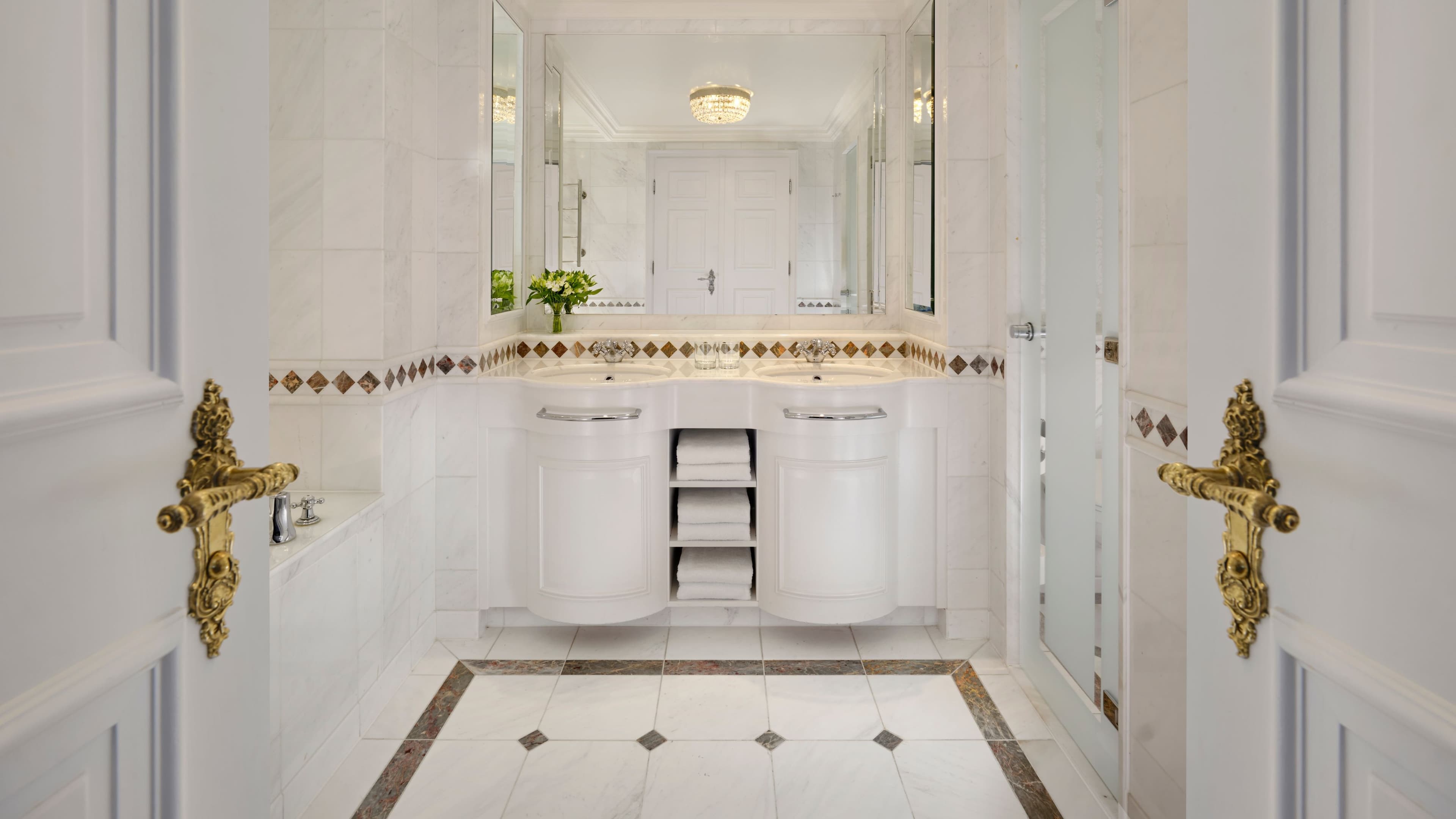 Classic Deluxe - Image 4