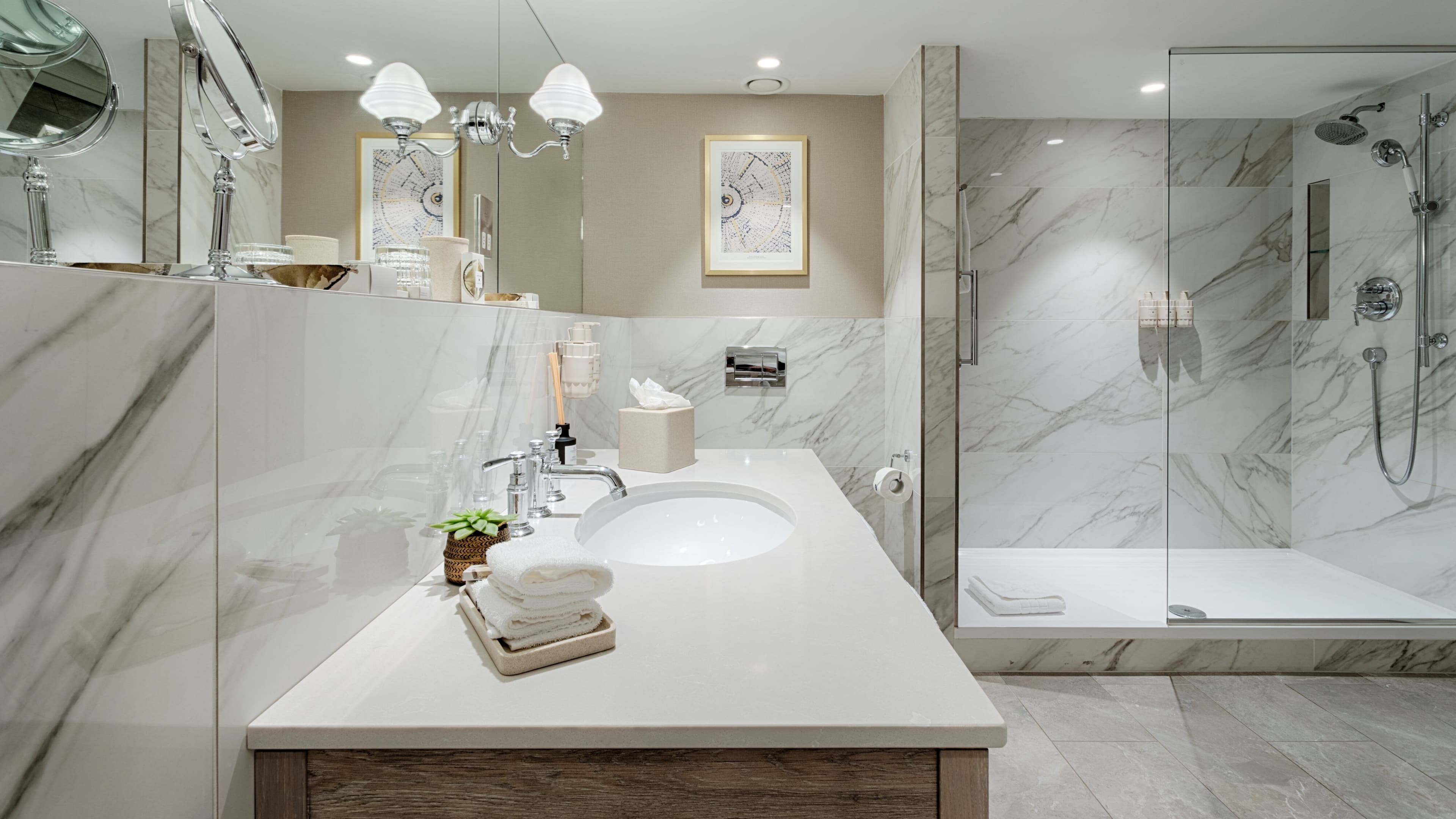 Deluxe King - Image 3