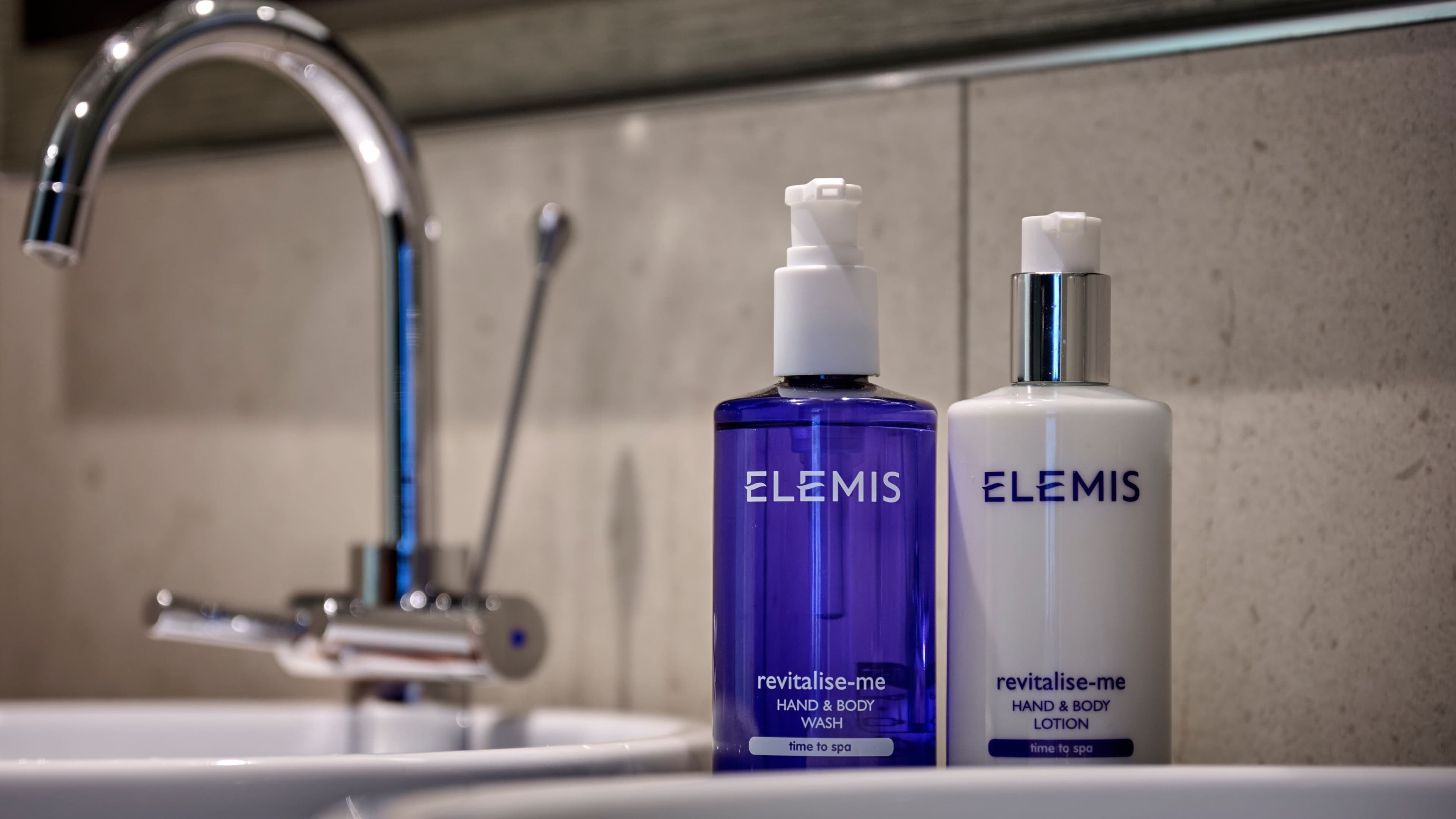 Signature Room - Image 7