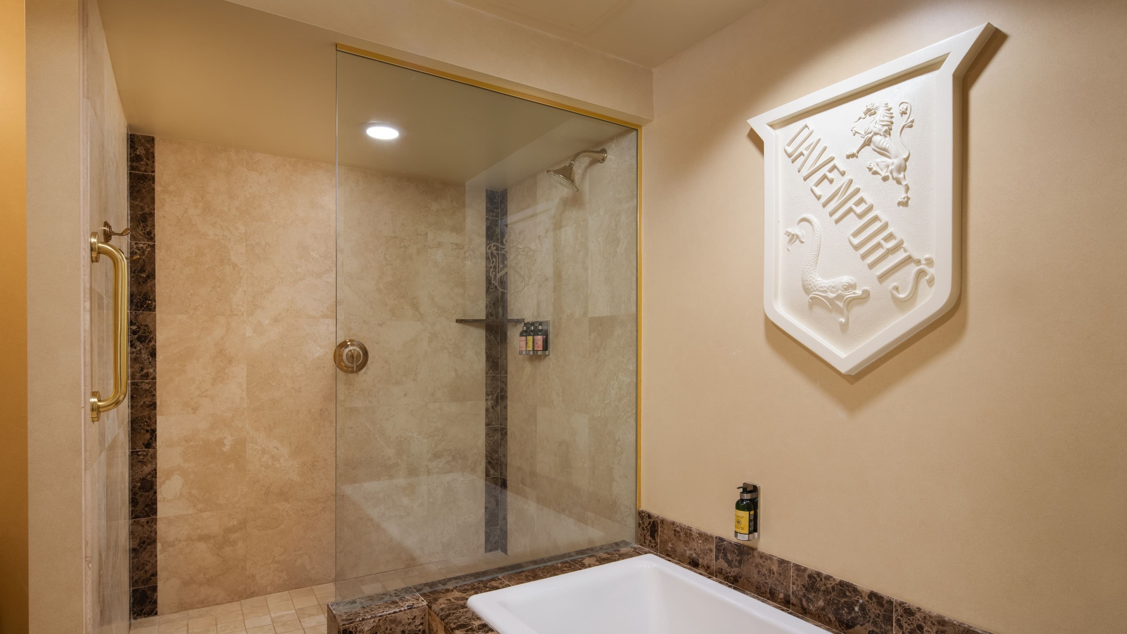 Guest Room - Image 4