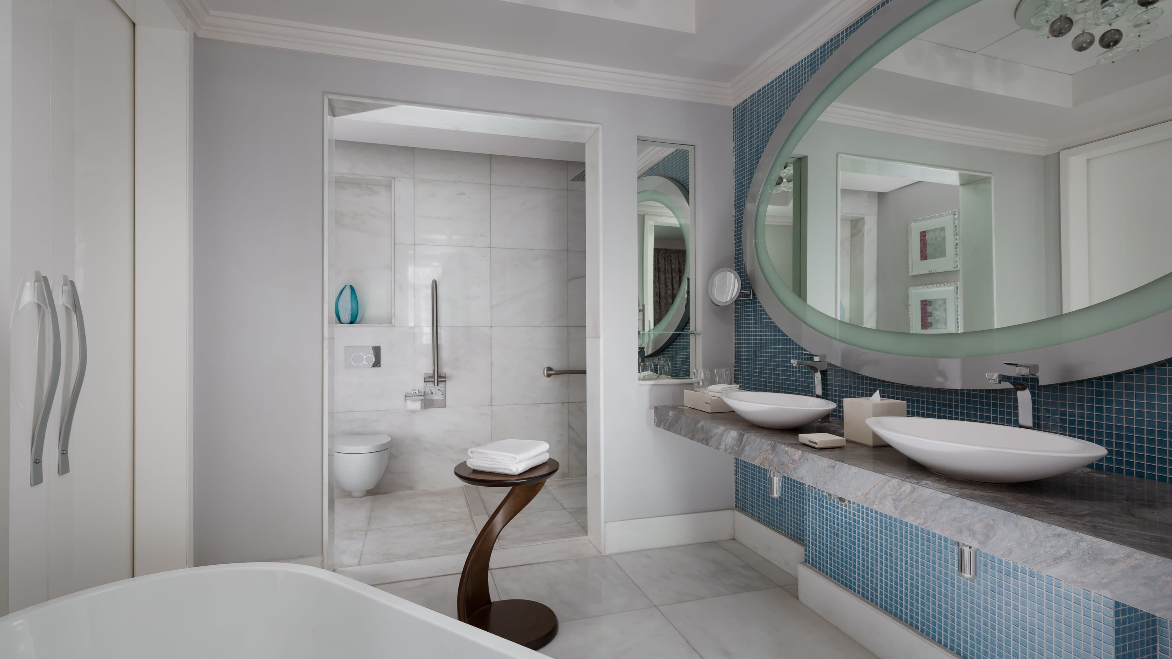 Deluxe Guest room - Image 9