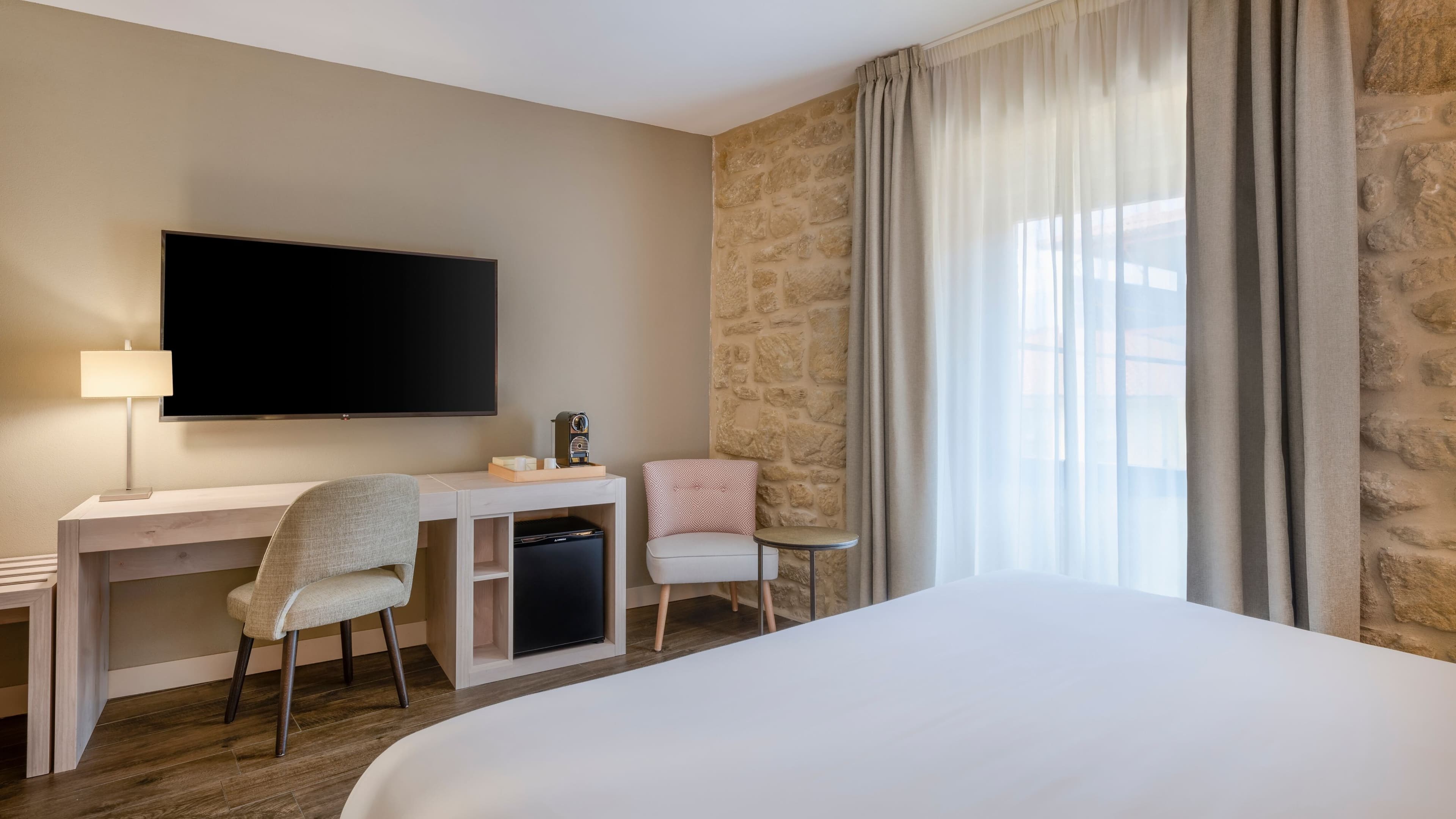 Deluxe Guest room - Image 4