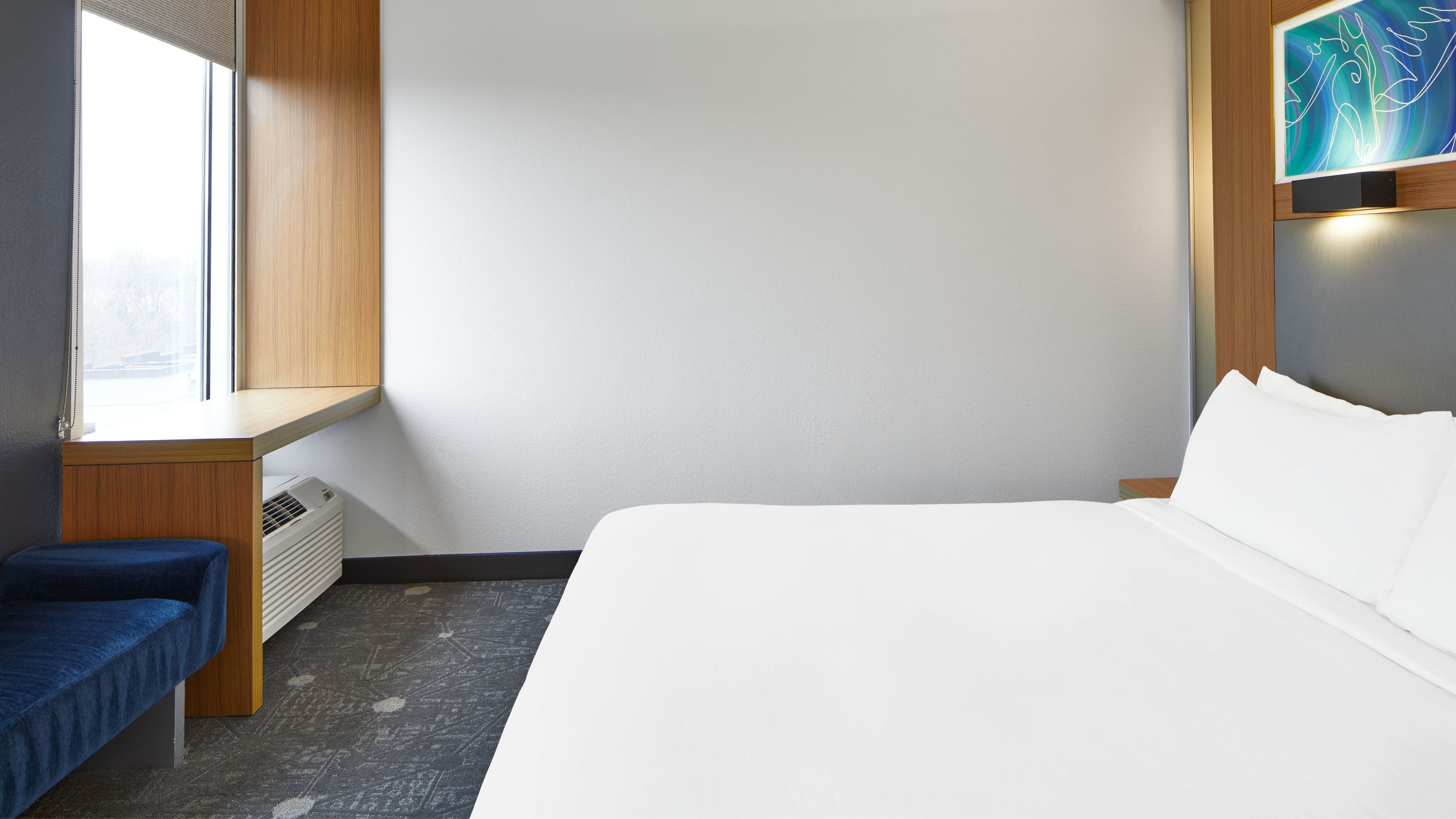 Aloft Room - Image 2