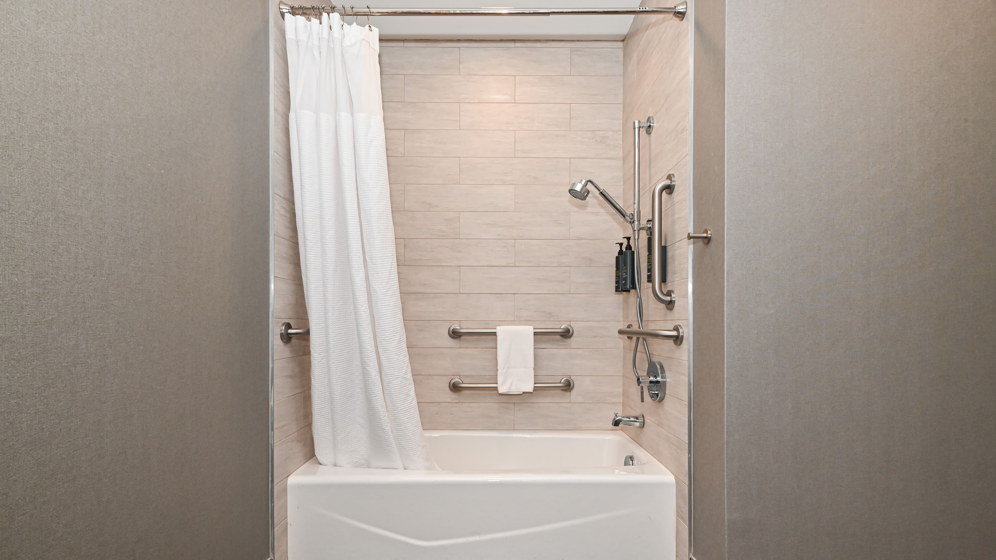 King Guest Room - Image 5