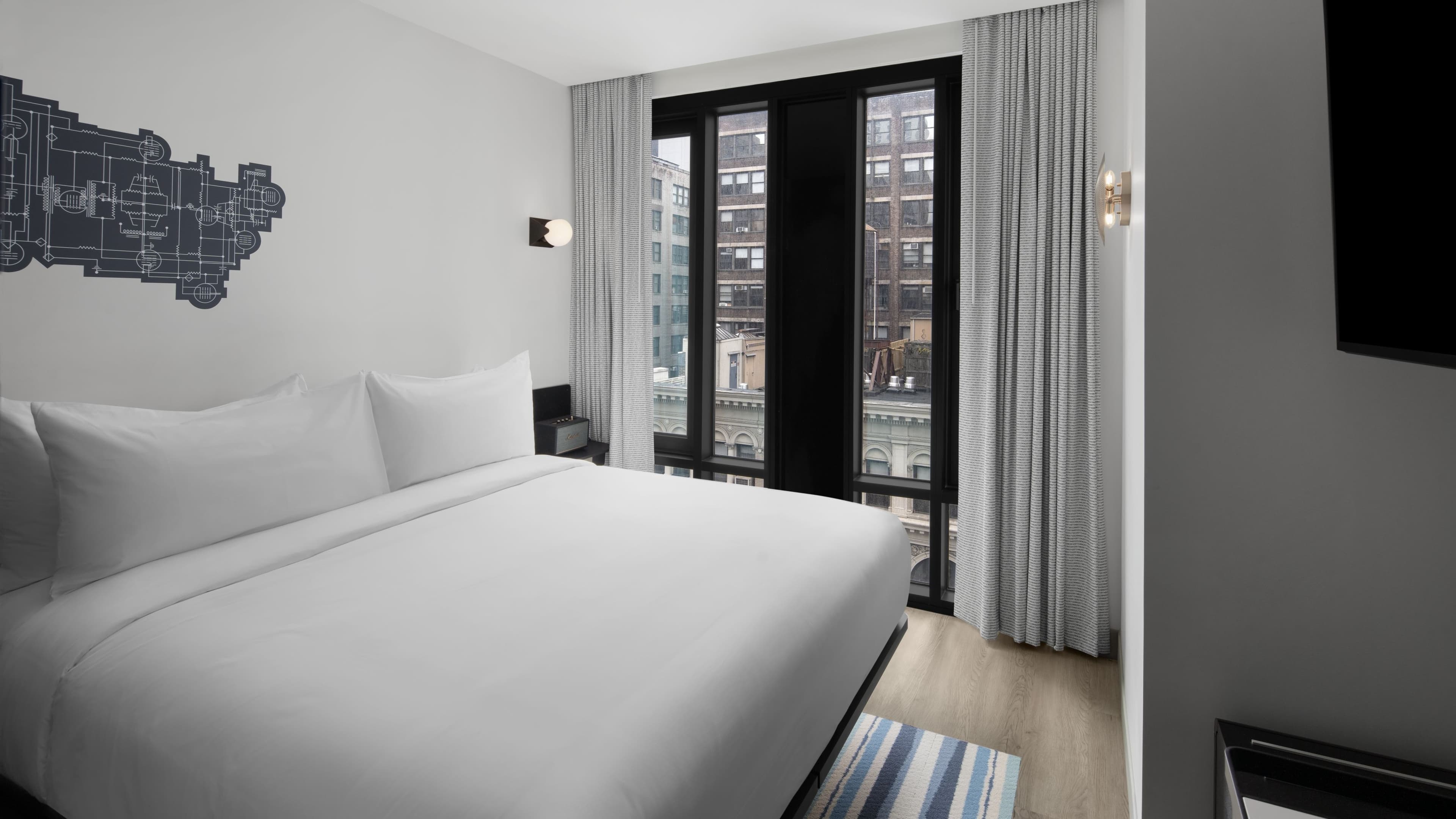 Guest room - 1 King - Image 4