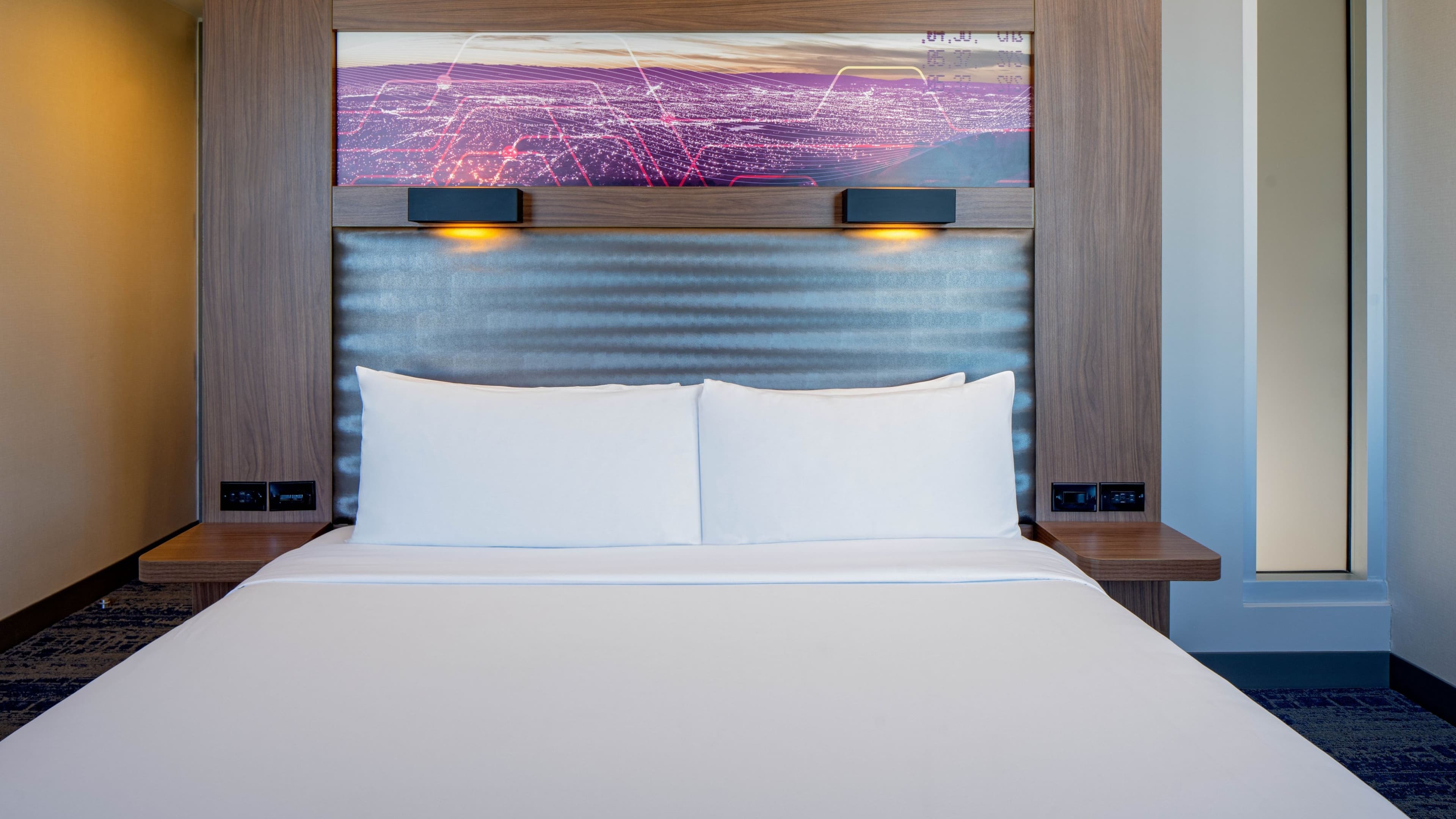 Aloft Room - Image 2