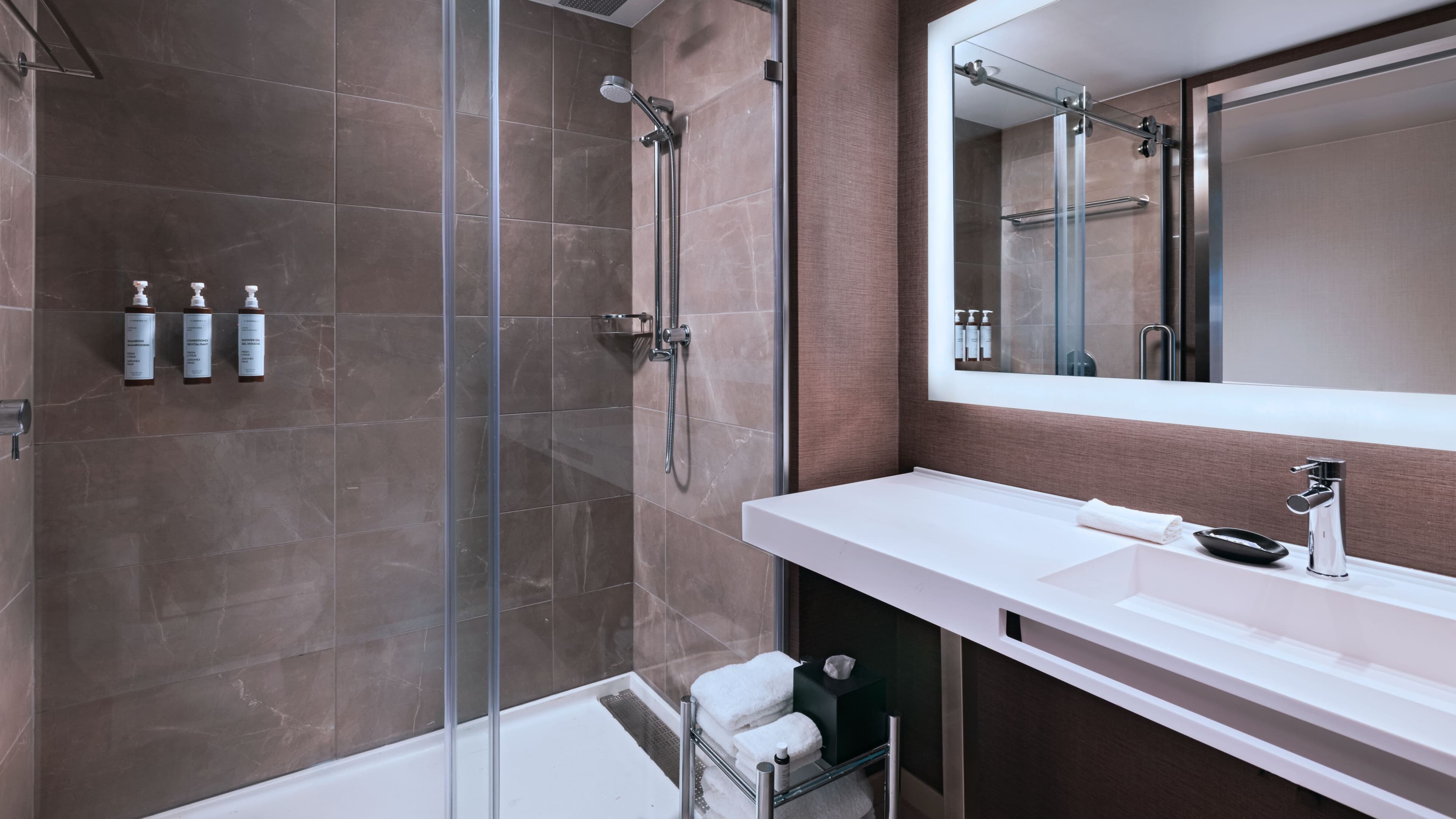 King Guest Room - Image 4