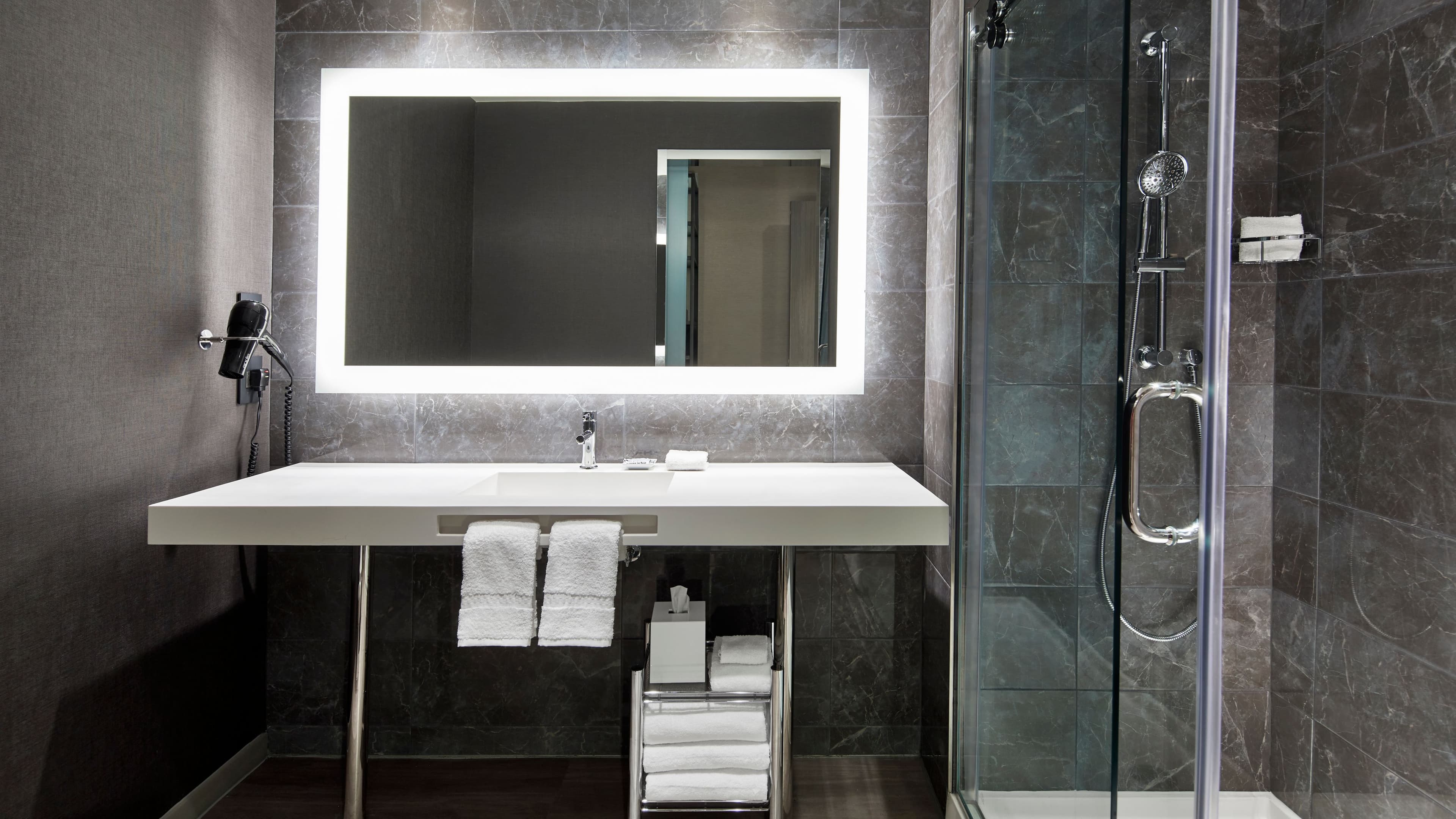 2 Queen Guest Room - Image 8