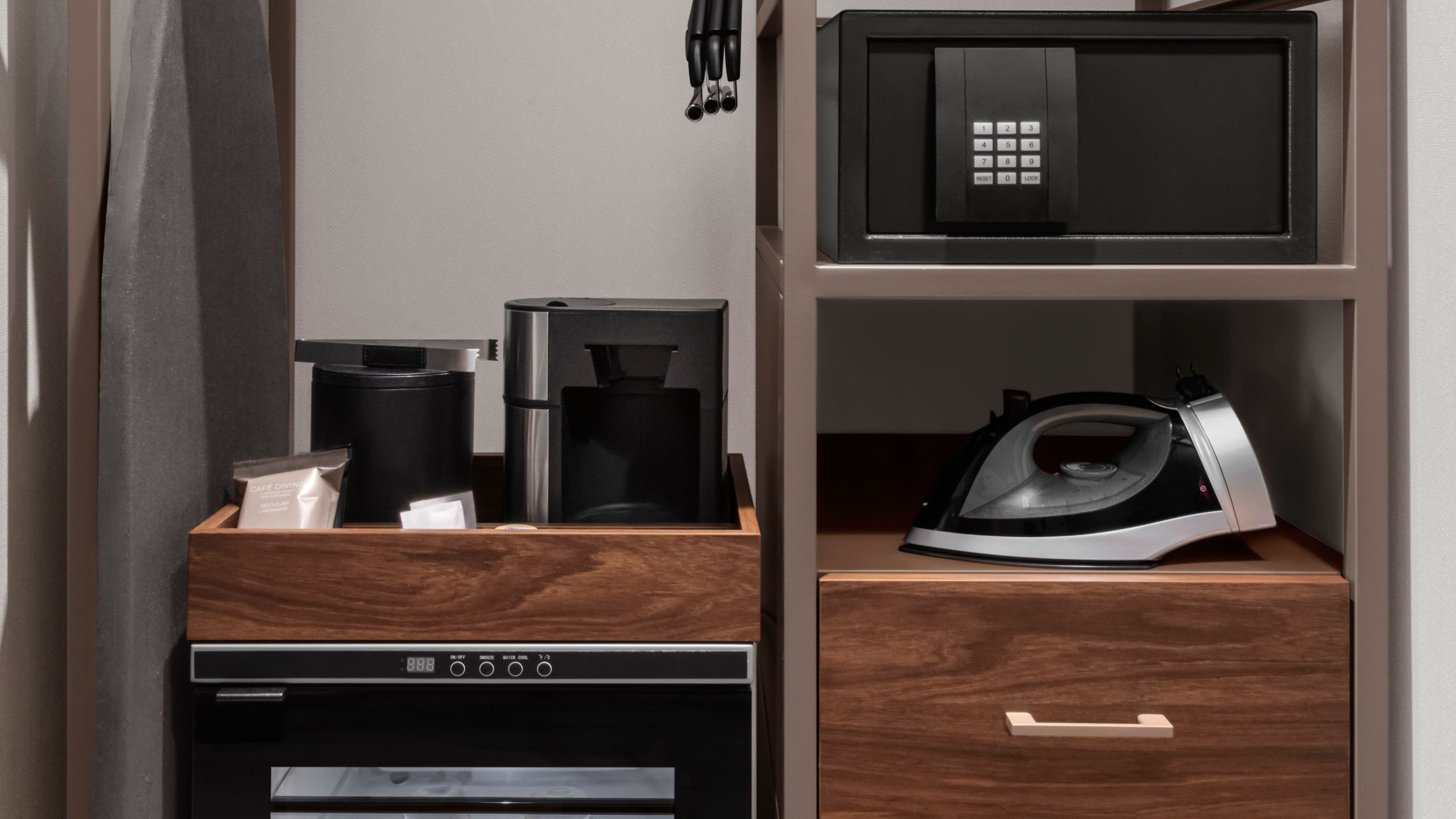 Guest Room Two Queen - Image 4