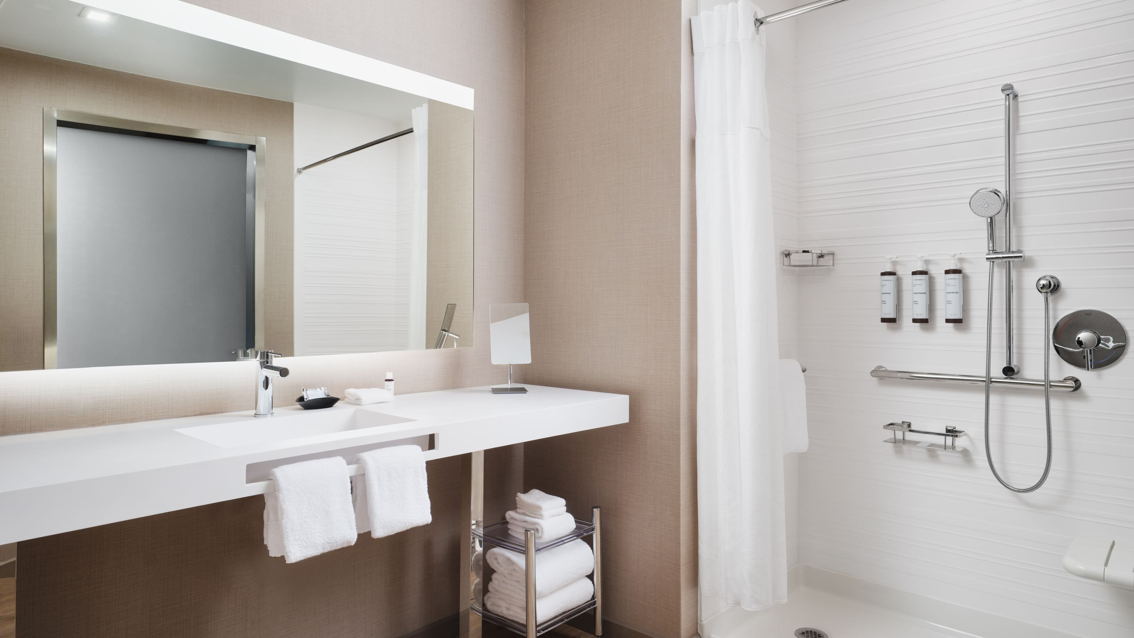 King with Sofa Bed - Image 6