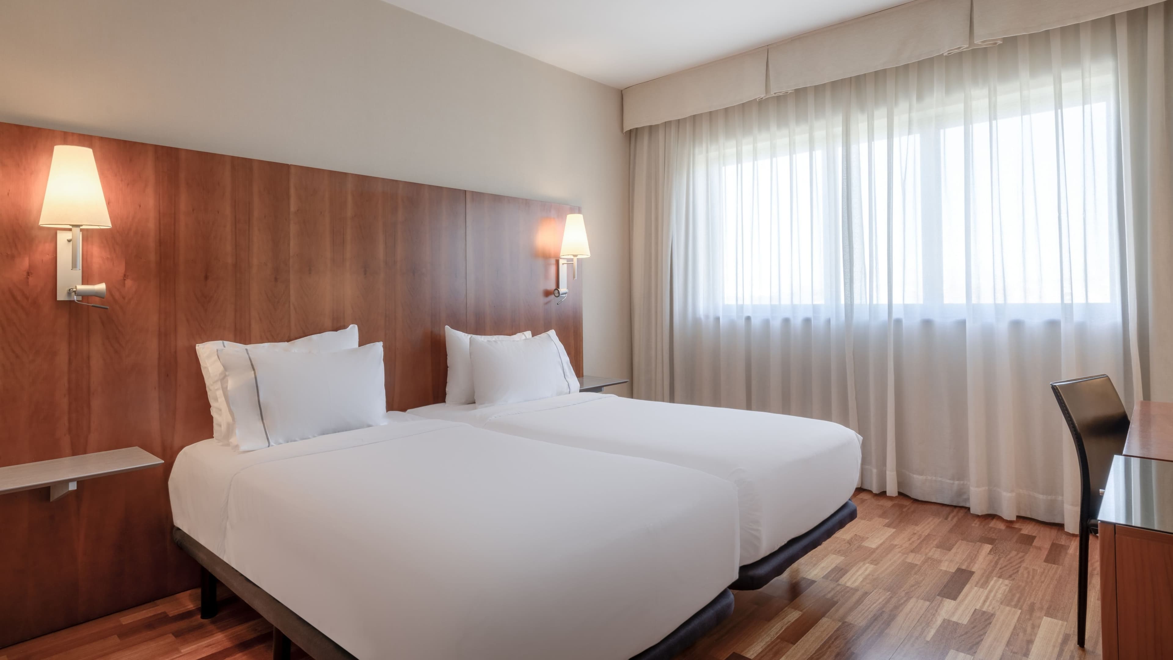 Standard Twin - Image 1