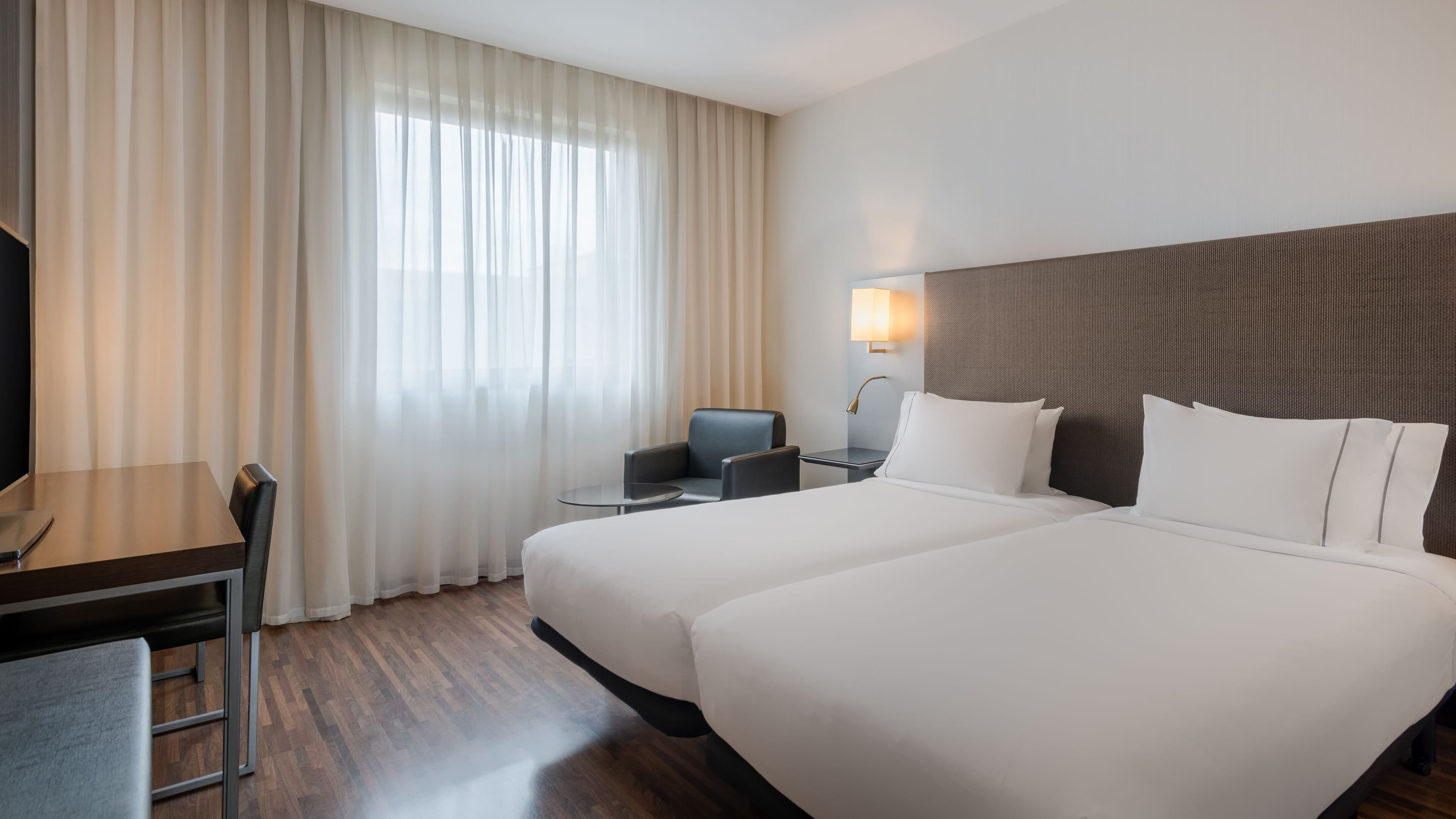 Standard Twin - Image 1