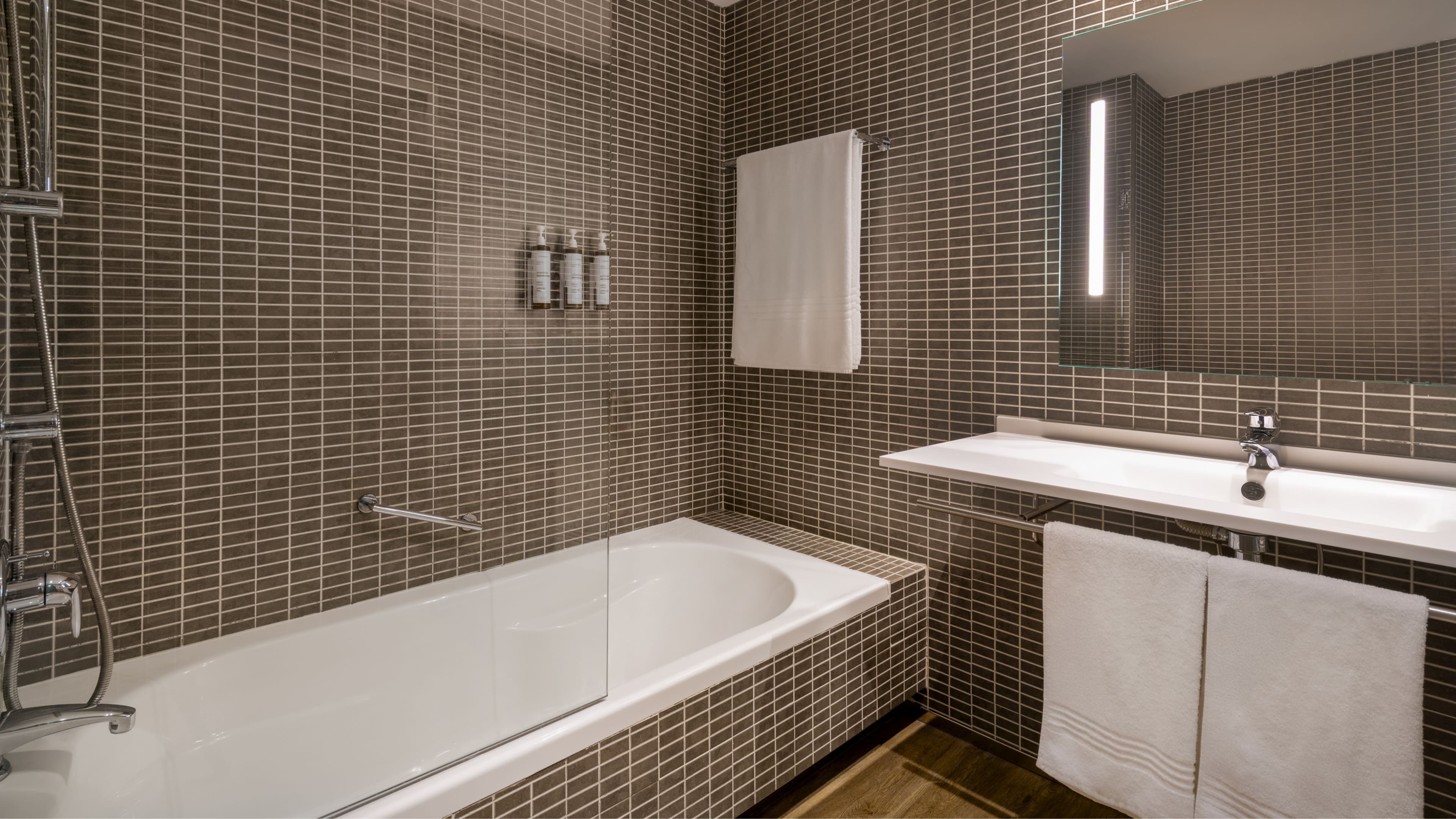 Standard Queen - Image 7